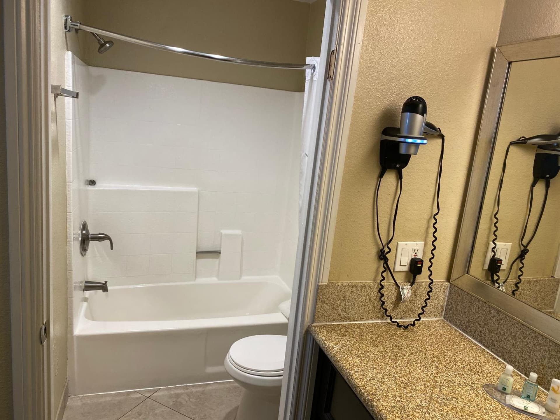 Quality Inn Downey gallery photo in Downey, CA — image 27