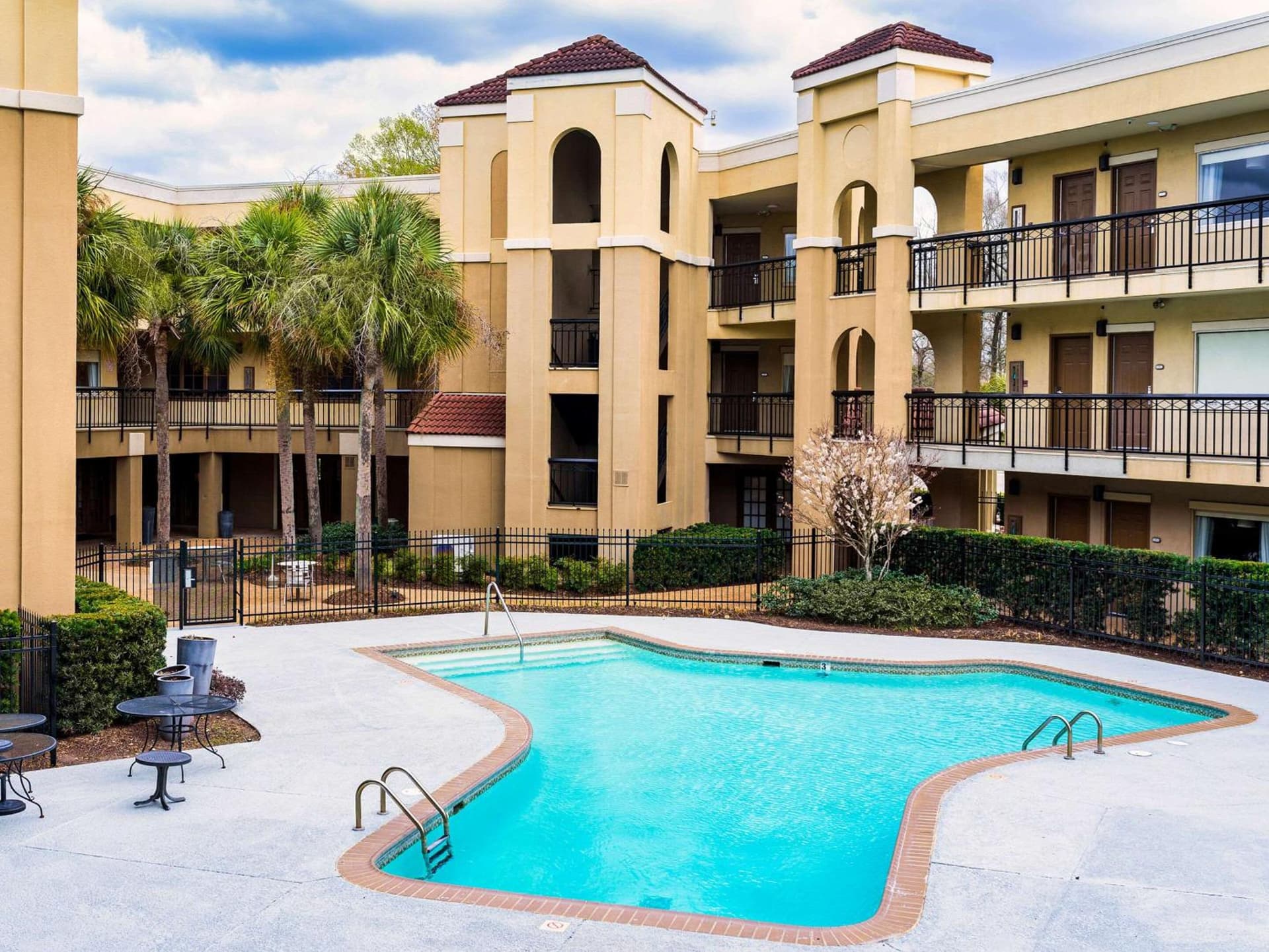 Comfort Suites Baton Rouge South I-10 gallery photo in Baton Rouge, LA — image 66