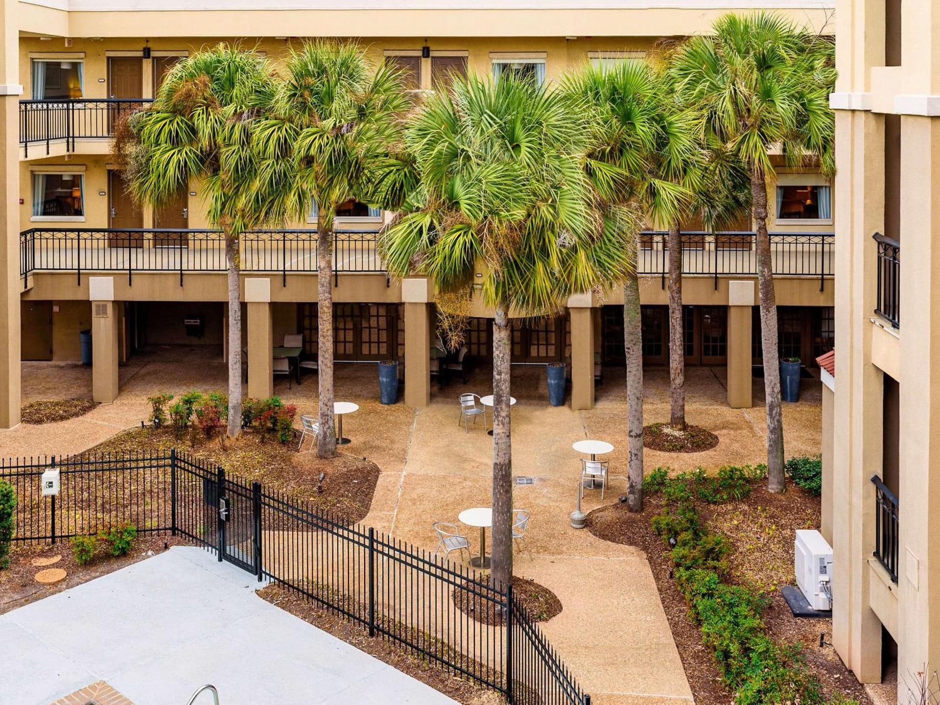 Comfort Suites Baton Rouge South I-10 gallery photo in Baton Rouge, LA — image 52