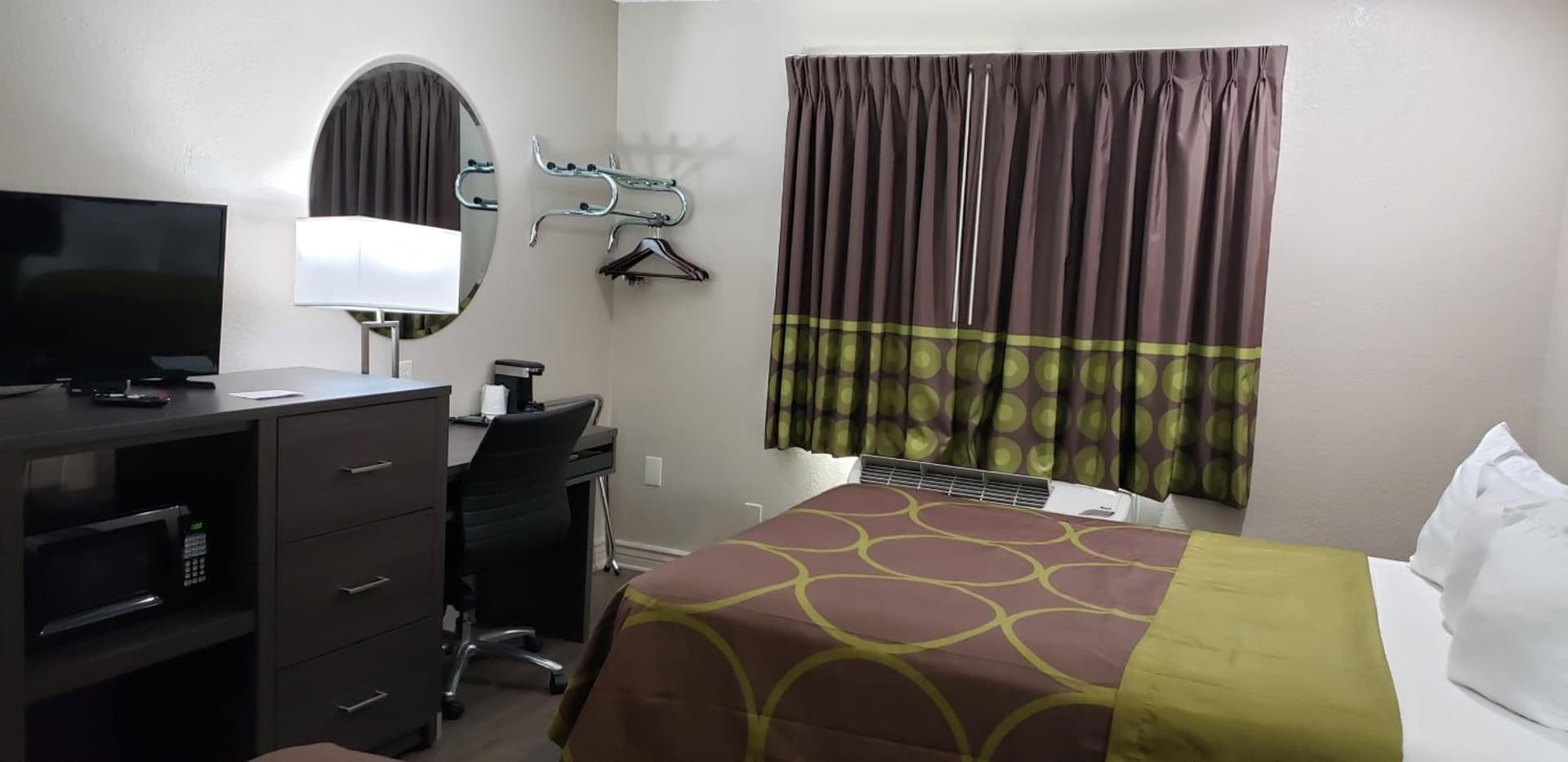 Super 8 by Wyndham Goodyear/Phoenix Area gallery photo in Goodyear, AZ — image 15