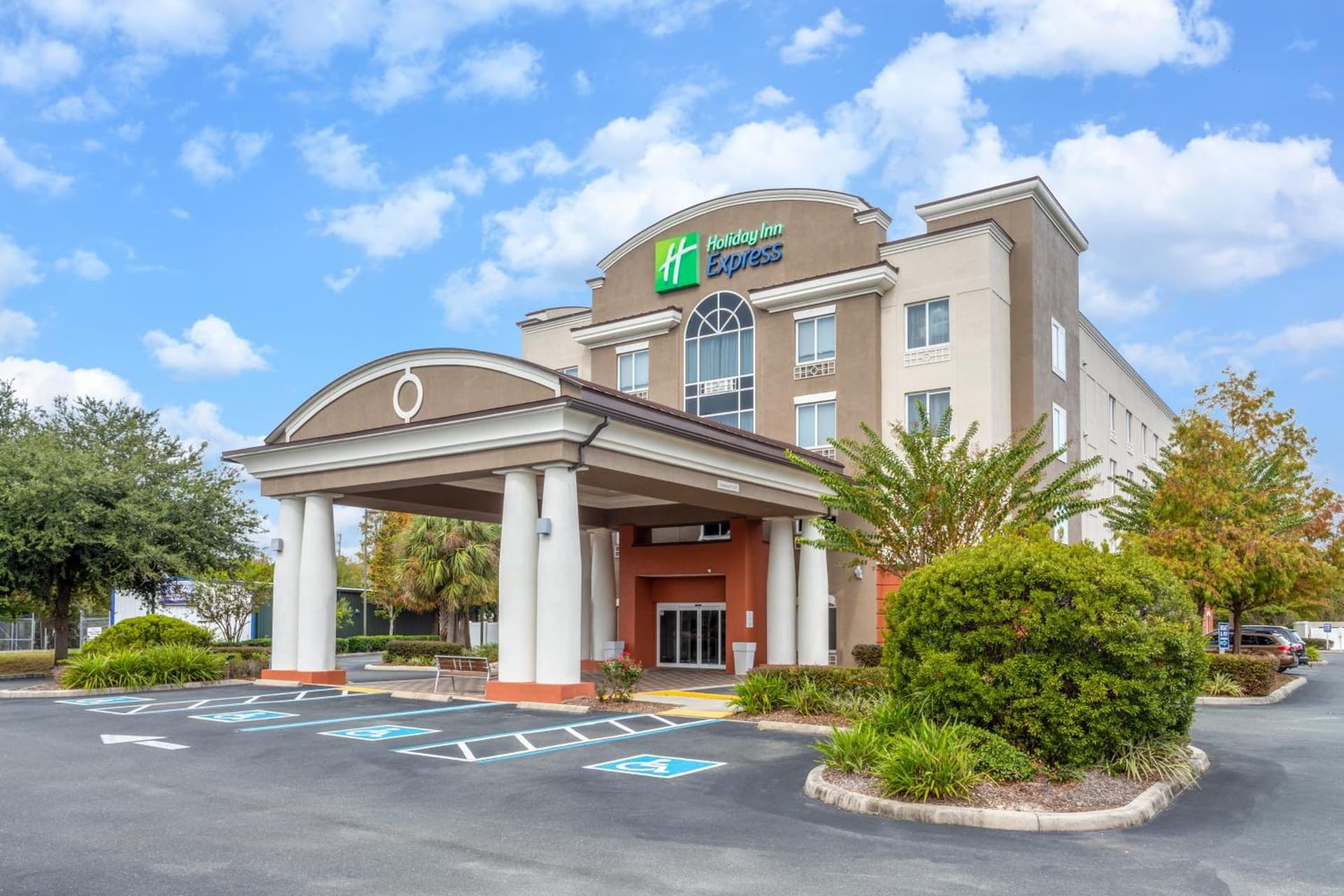 Holiday Inn Express Crystal River by IHG featured exterior or lobby in Crystal River, FL — similar hotel