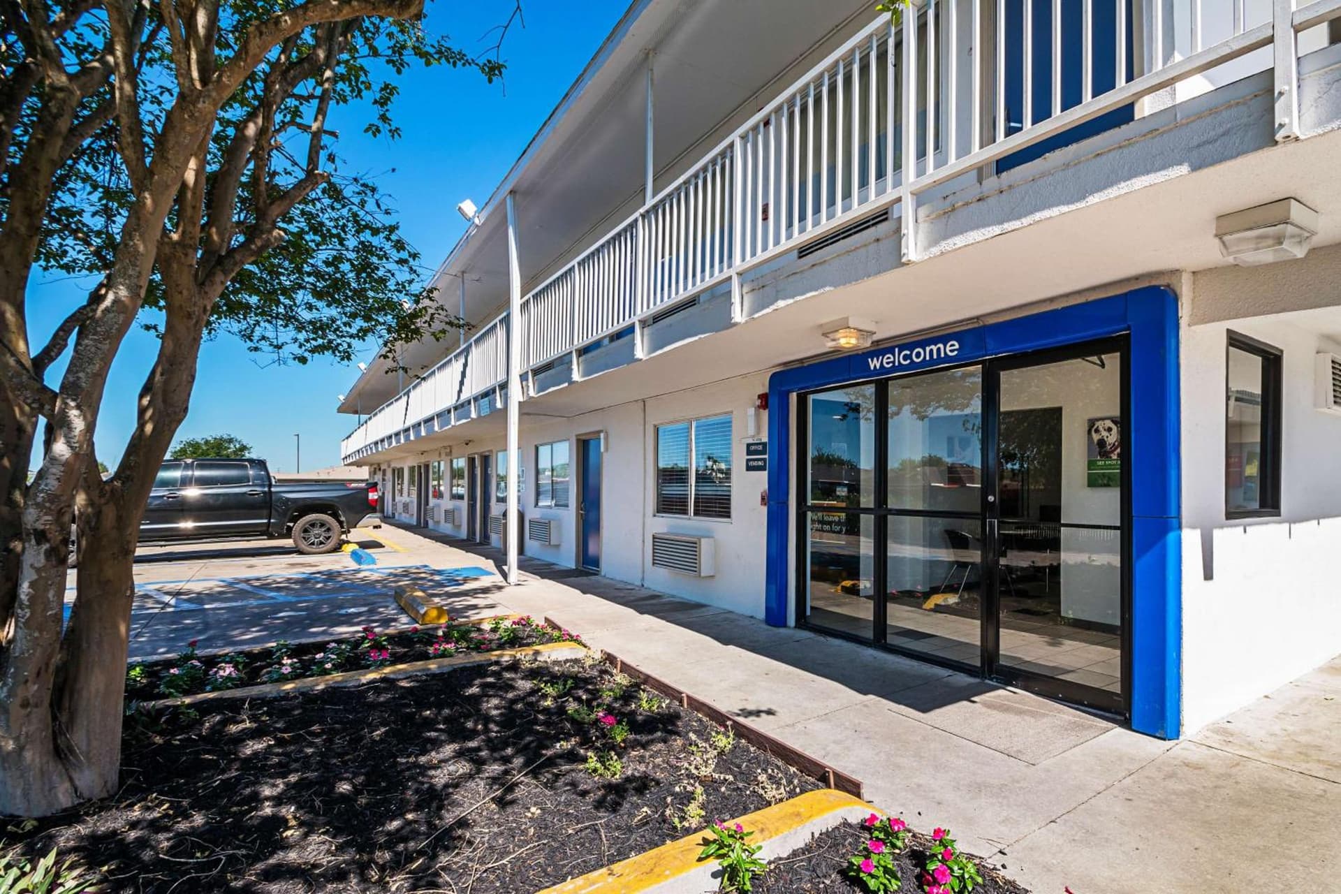 Motel 6-Corpus Christi, TX - Northwest interior in Corpus Christi, TX — gallery photo 2