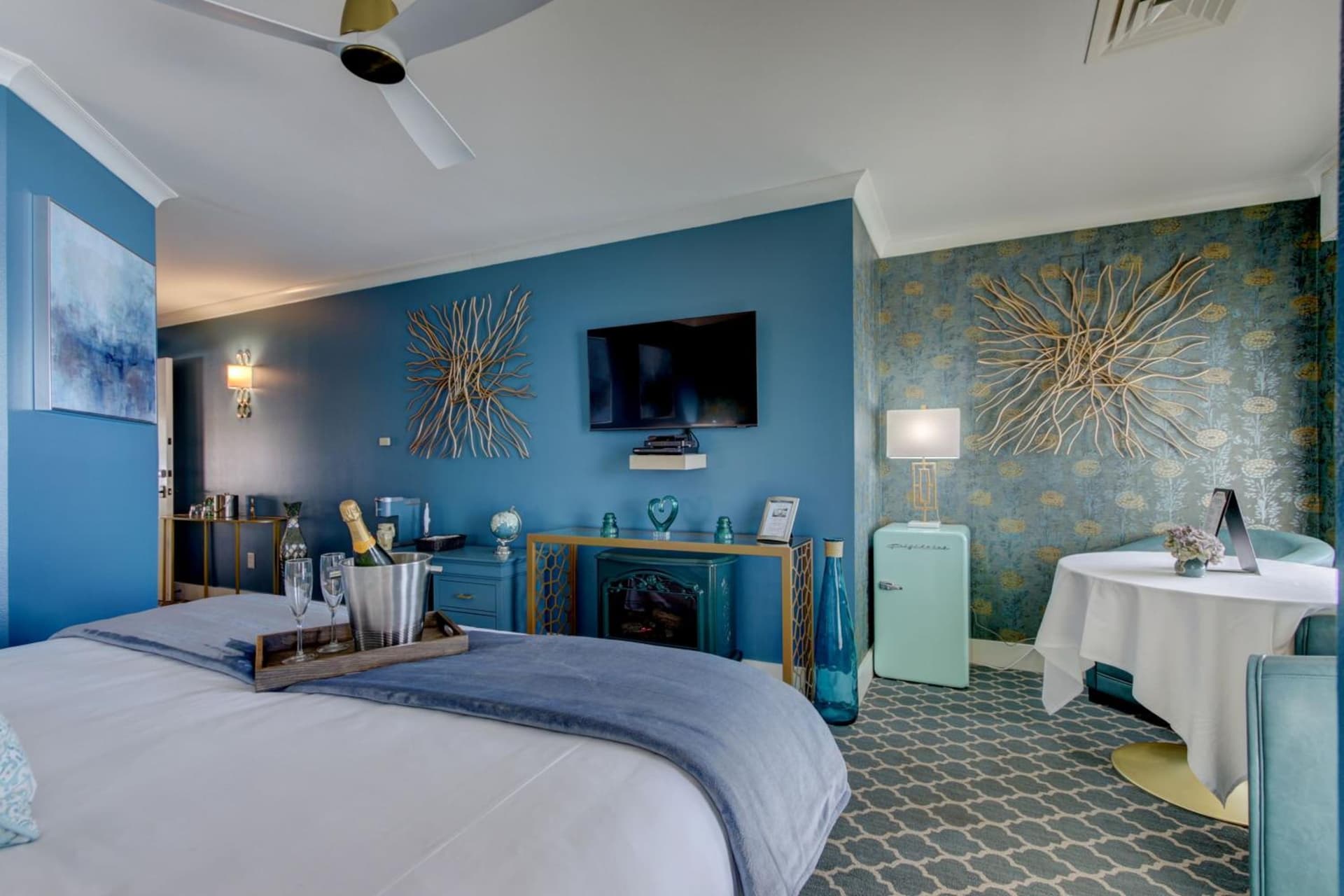 Lookout Point Lakeside Inn interior in Hot Springs, AR — gallery photo 2