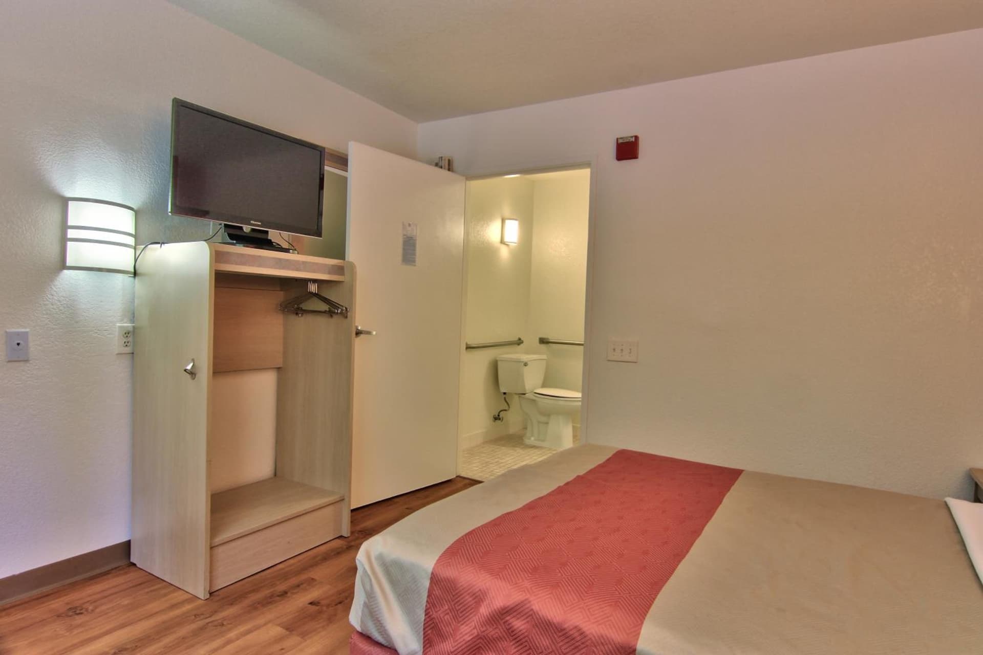 Motel 6-Sacramento, CA - South Sacramento and Elk Grove gallery photo in Sacramento, CA — image 41