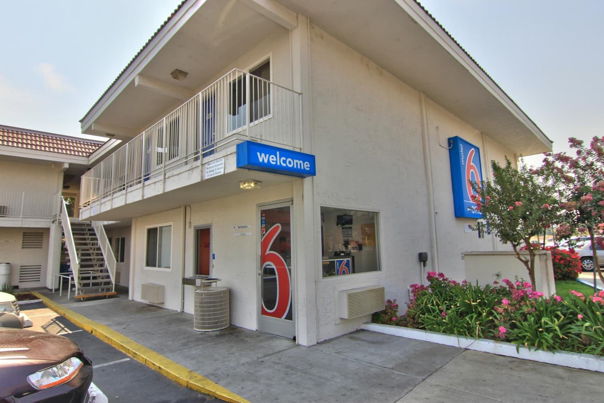 Motel 6-Sacramento, CA - Old Sacramento North interior in Sacramento, CA — gallery photo 2