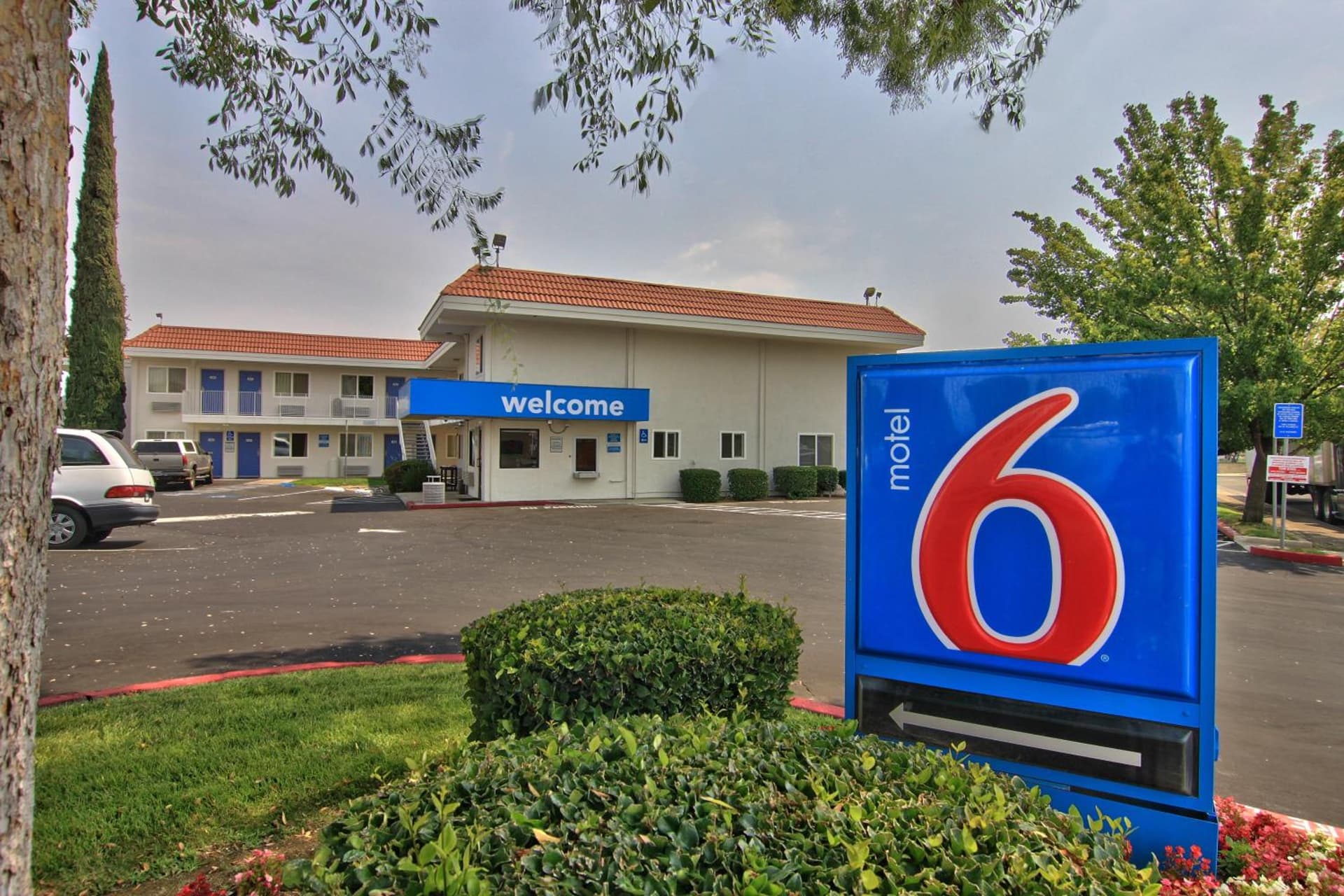 Motel 6-Sacramento, CA - North featured exterior or lobby in Sacramento, CA — similar hotel