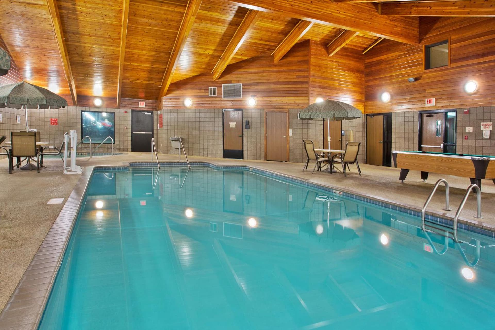 AmericInn by Wyndham Lincoln North property views in Lincoln, NE — gallery photo 3
