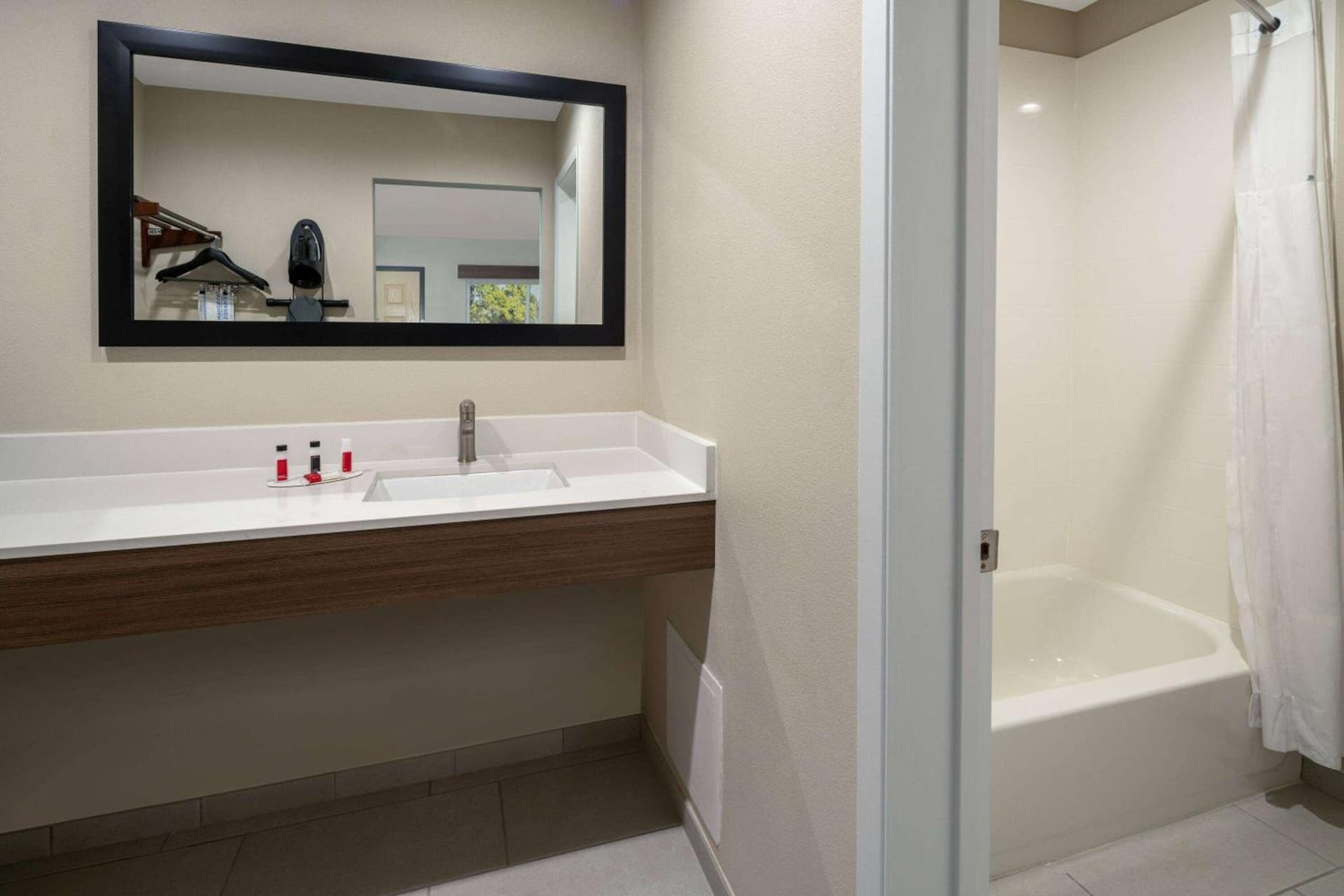 Ramada by Wyndham Modesto Yosemite Area gallery photo in Modesto, CA — image 24