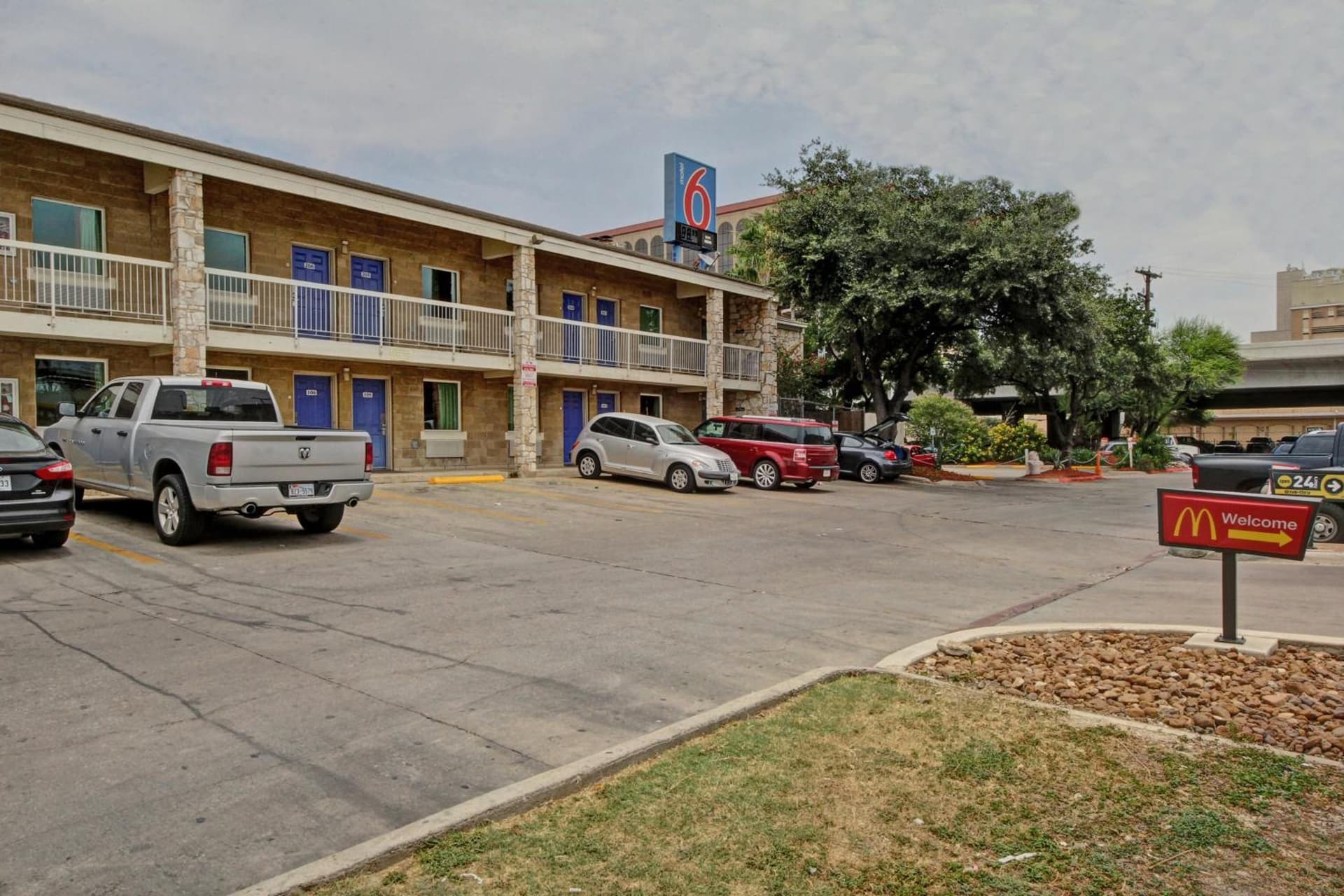 Motel 6-San Antonio, TX - Downtown - Market Square interior in San Antonio, TX — gallery photo 2