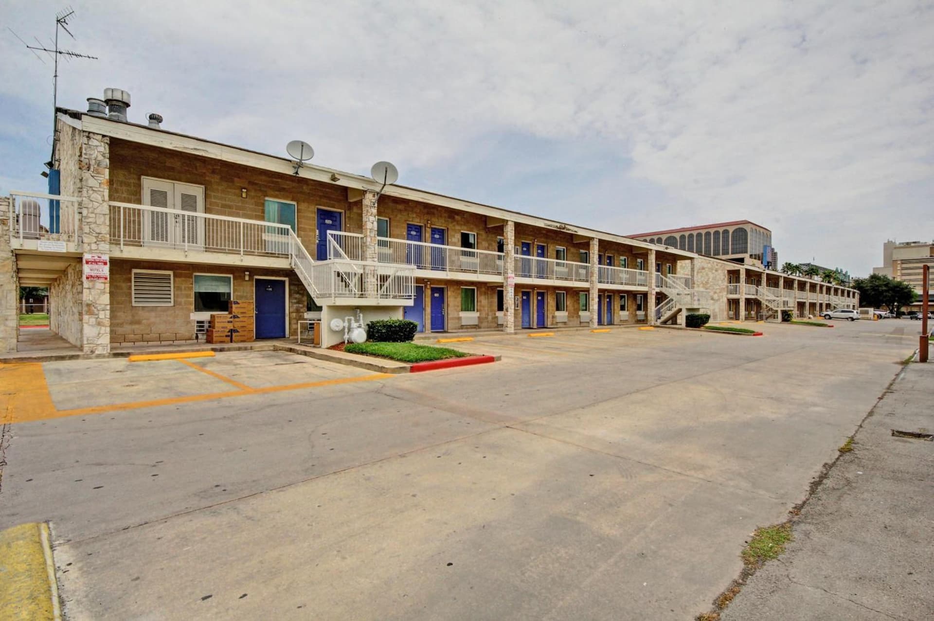 Motel 6-San Antonio, TX - Downtown - Market Square featured exterior or lobby in San Antonio, TX — similar hotel