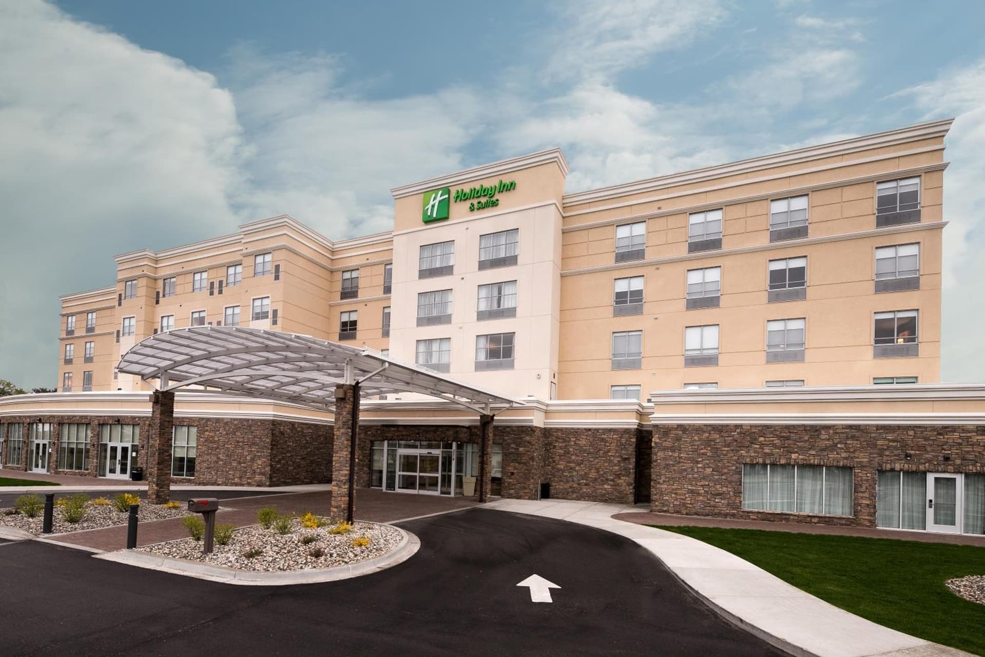 Holiday Inn & Suites Detroit - Troy by IHG interior in Troy, MI — gallery photo 2