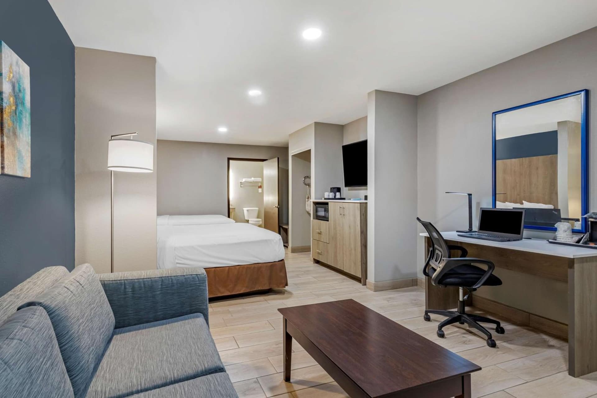 Best Western Plus Edinburg Inn & Suites property views in Edinburg, TX — gallery photo 3