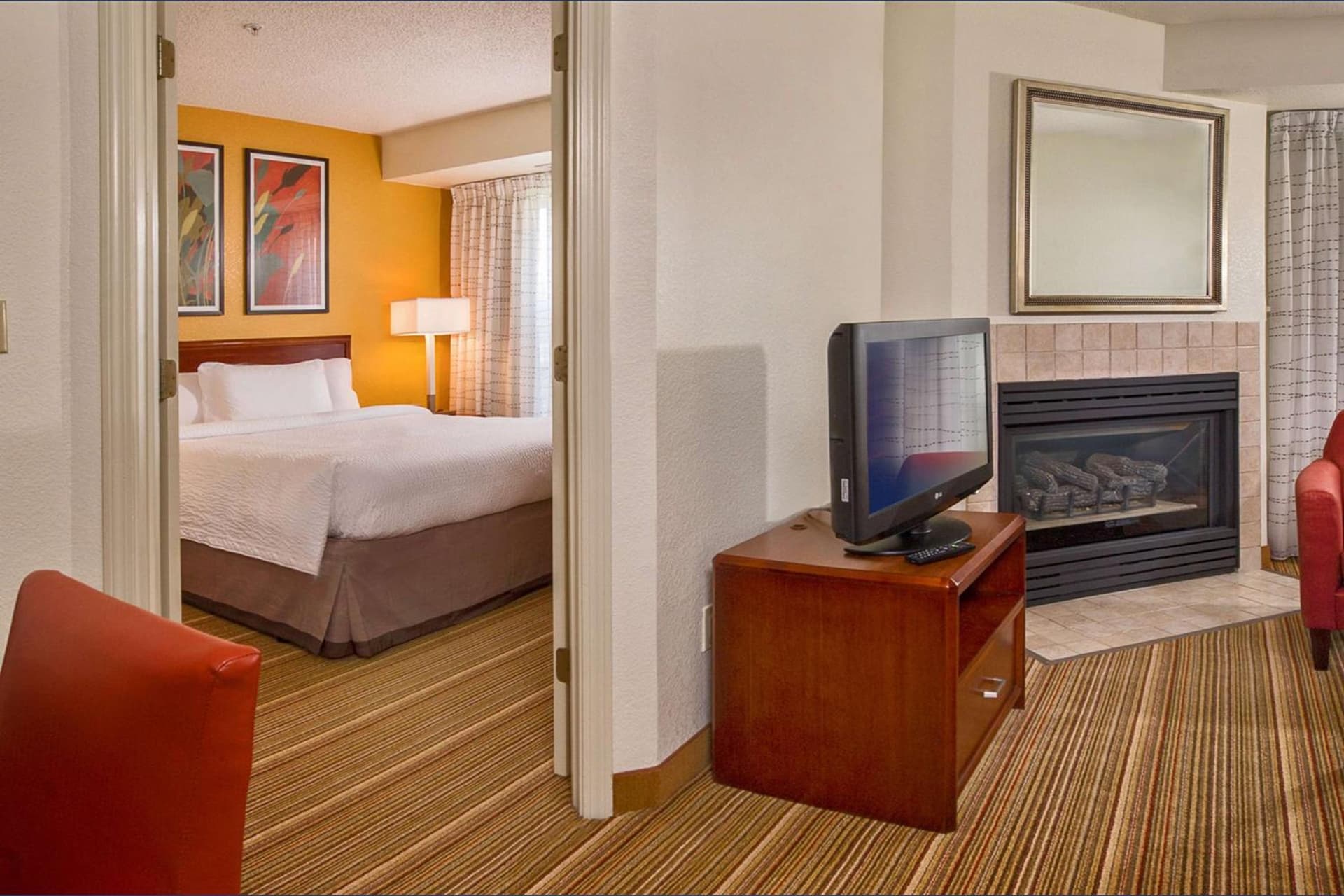 Sonesta ES Suites Charlottesville University interior in Charlottesville, VA — gallery photo 2
