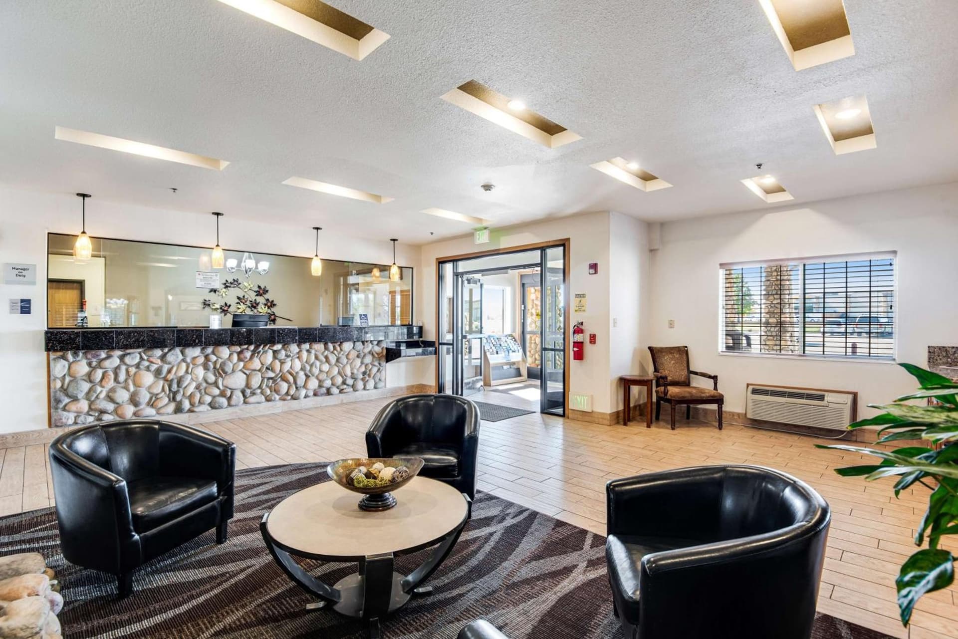 Best Western Firestone Inn & Suites property views in Longmont, CO — gallery photo 3