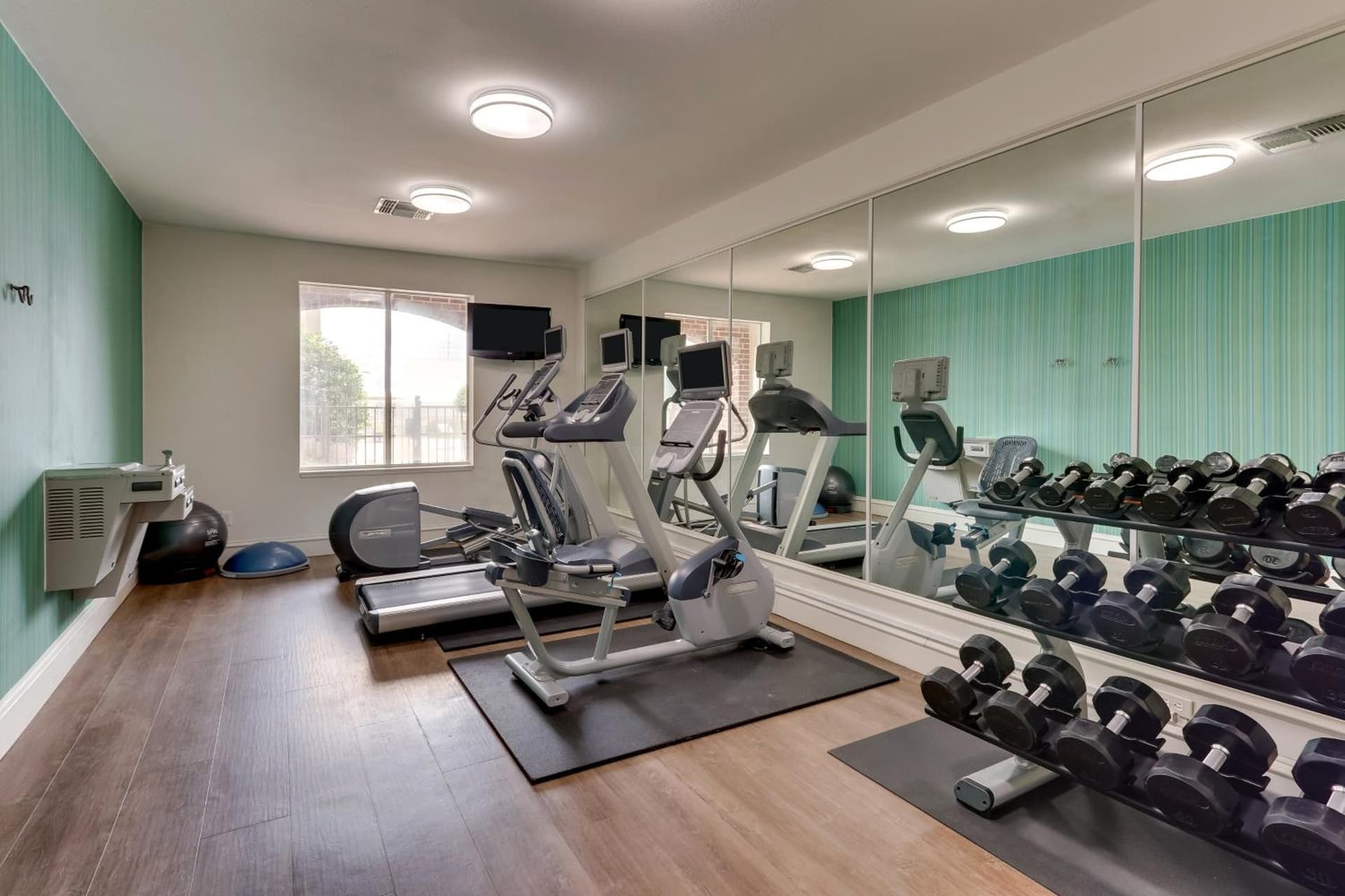 Holiday Inn Express & Suites Waxahachie by IHG gallery photo in Waxahachie, TX — image 9