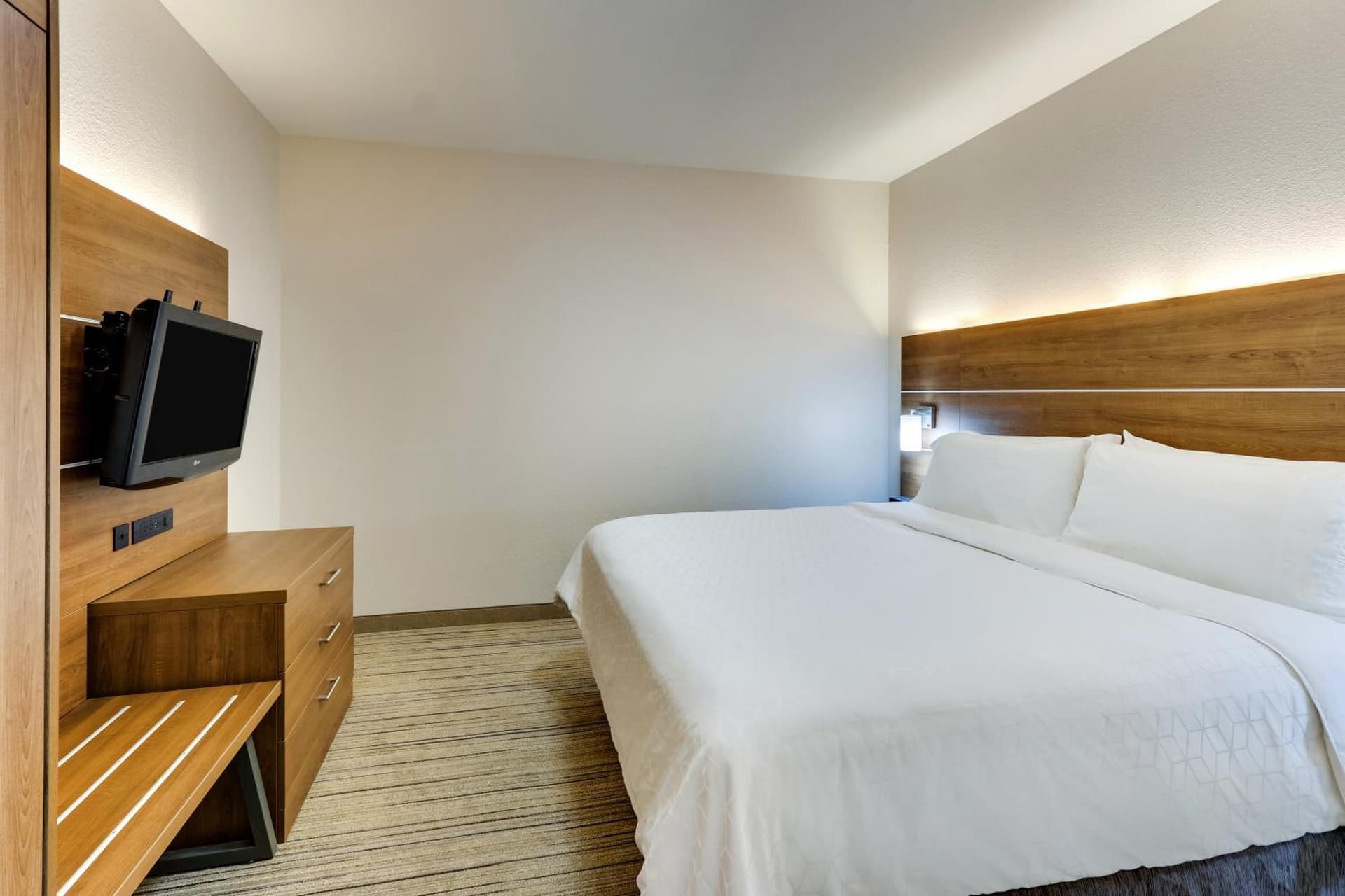 Holiday Inn Express & Suites Waxahachie by IHG gallery photo in Waxahachie, TX — image 54