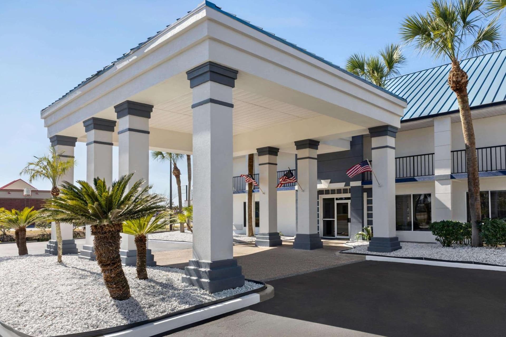 Days Inn by Wyndham Kingsland GA interior in Kingsland, GA — gallery photo 2