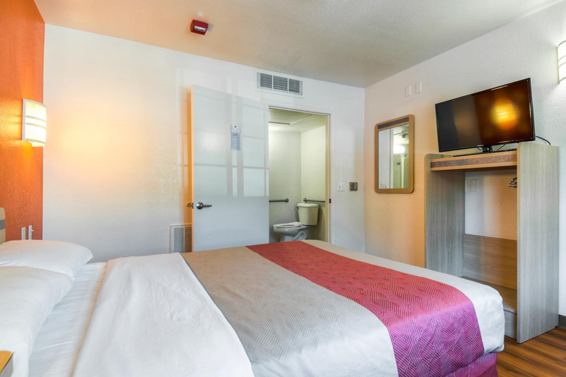 Motel 6-Pomona, CA - Los Angeles gallery photo in Pomona, CA — image 29