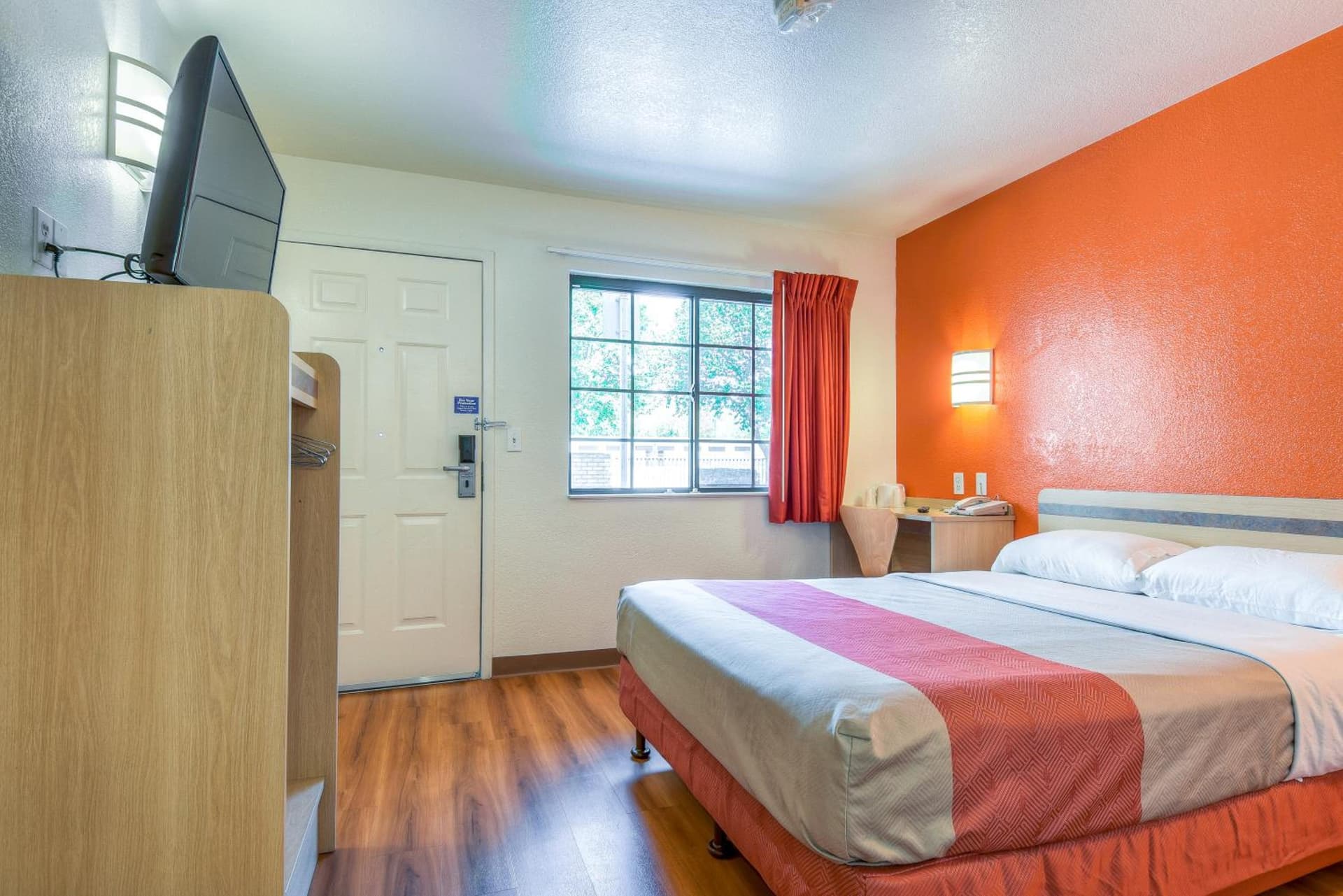 Motel 6-Pomona, CA - Los Angeles gallery photo in Pomona, CA — image 9