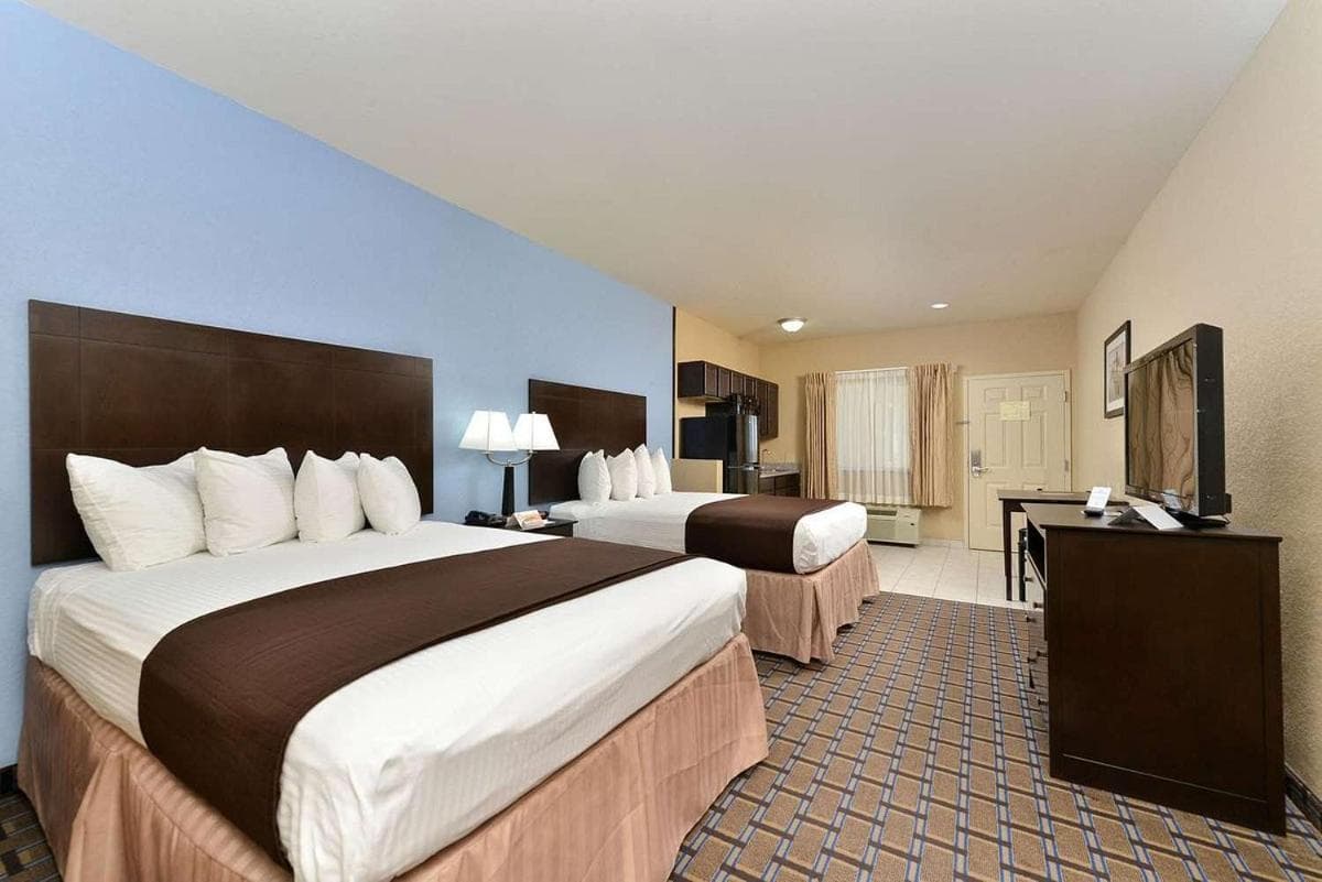 Western Inn & Suites property views in Carrizo Springs, TX — gallery photo 3