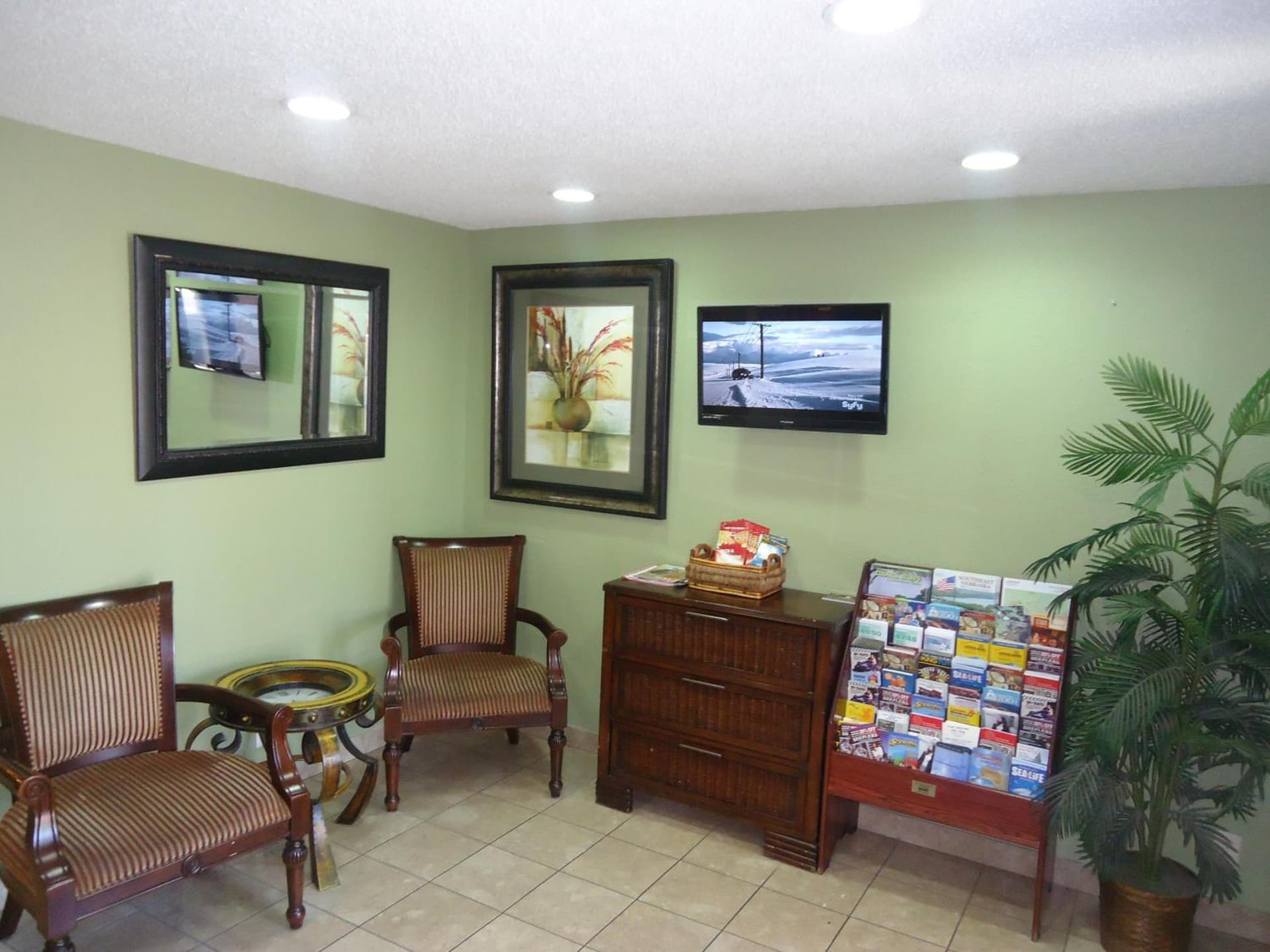 TownHouse Extended Stay Hotel Downtown interior in Lincoln, NE — gallery photo 2