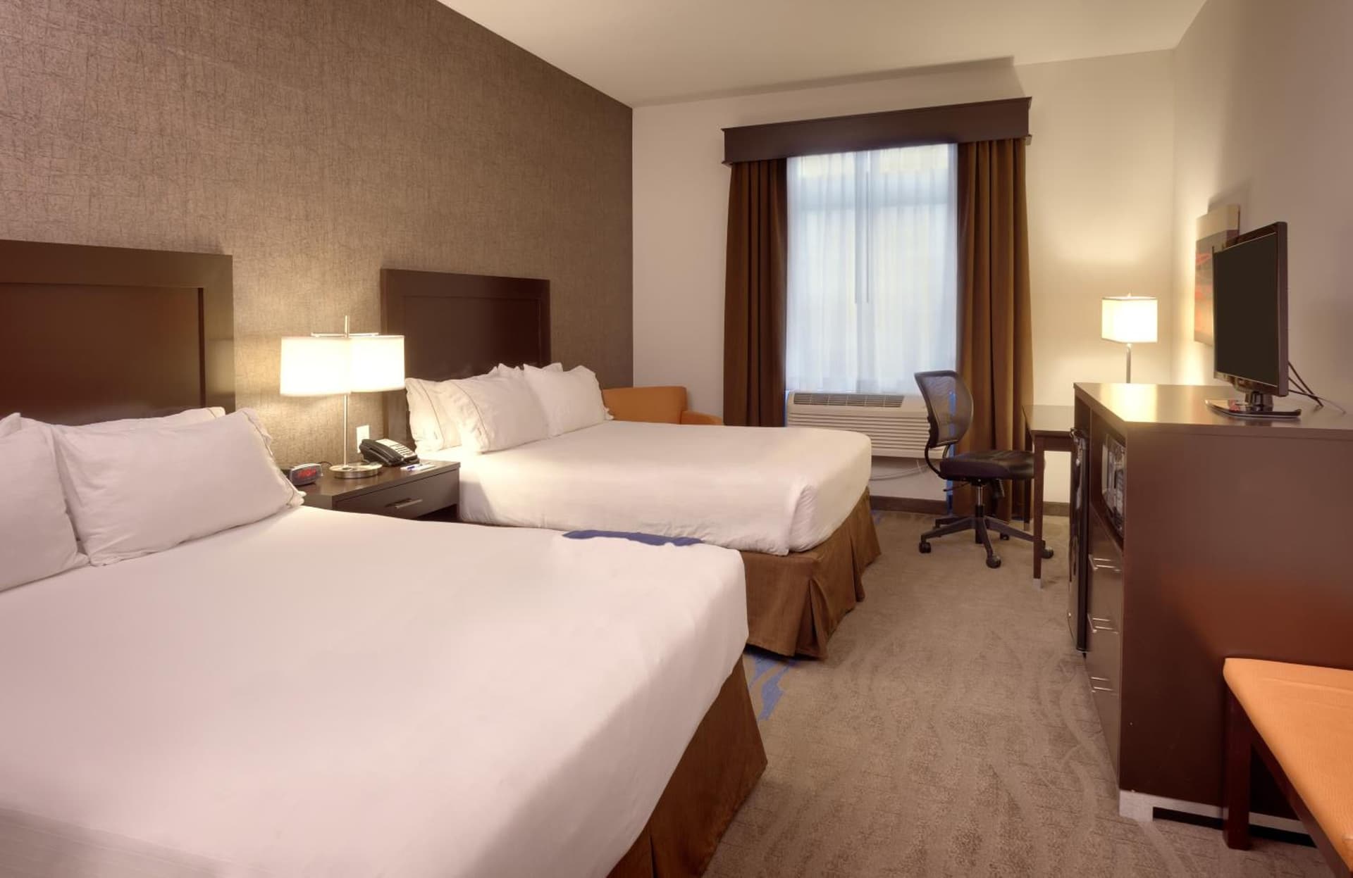 Holiday Inn Express & Suites Overland Park by IHG interior in Overland Park, KS — gallery photo 2