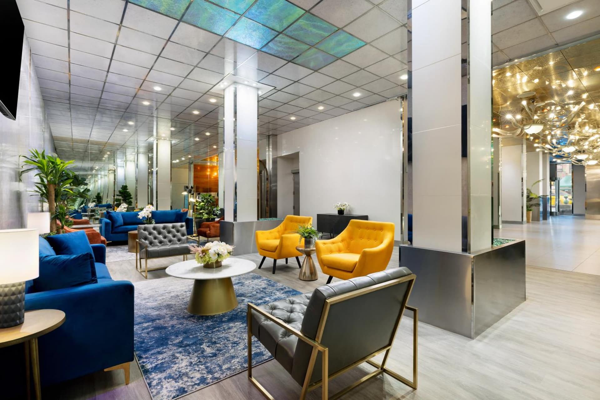 OYO Times Square interior in New York, NY — gallery photo 2