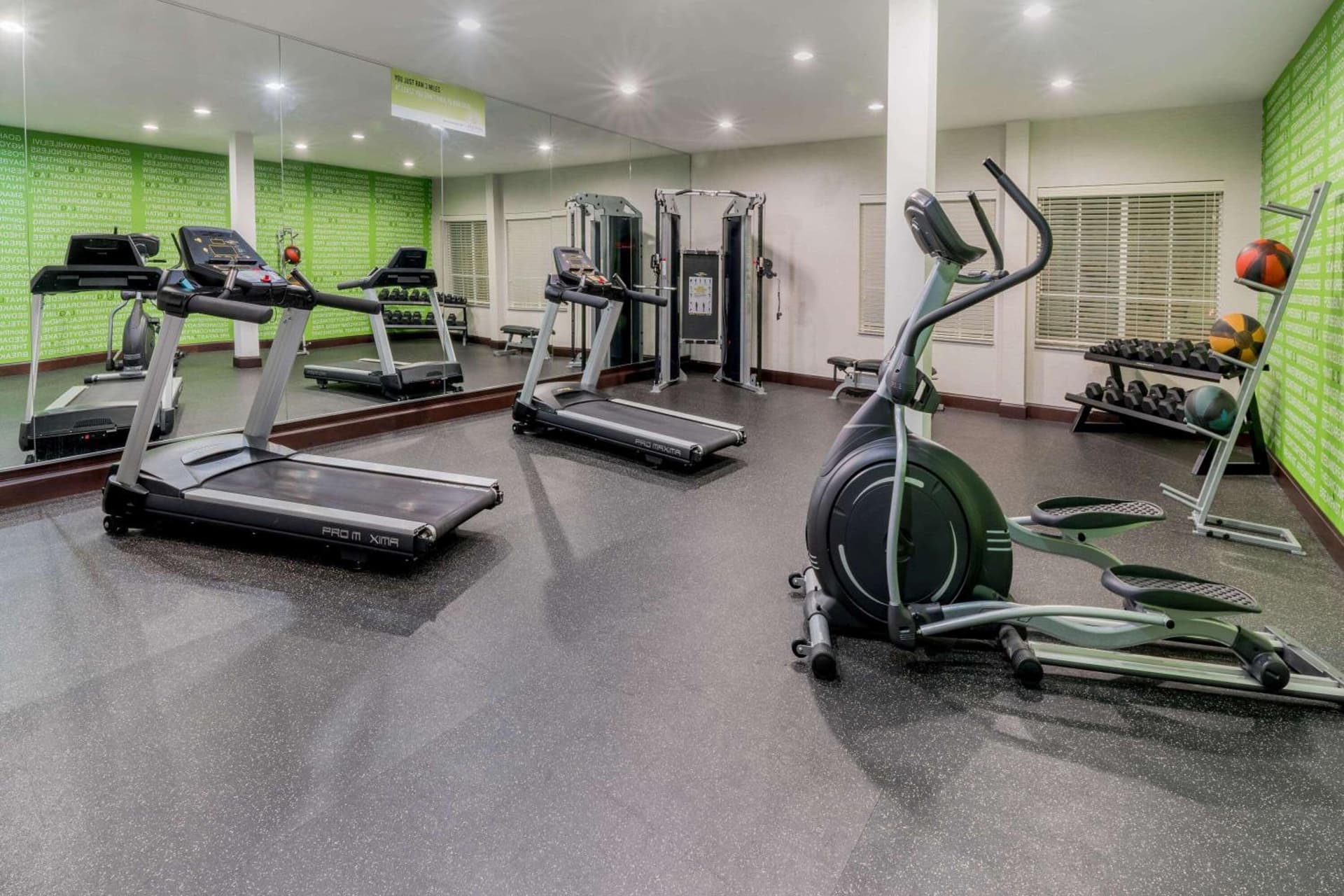 La Quinta Inn & Suites by Wyndham Fort Worth Arlington West gallery photo in Arlington, TX — image 28