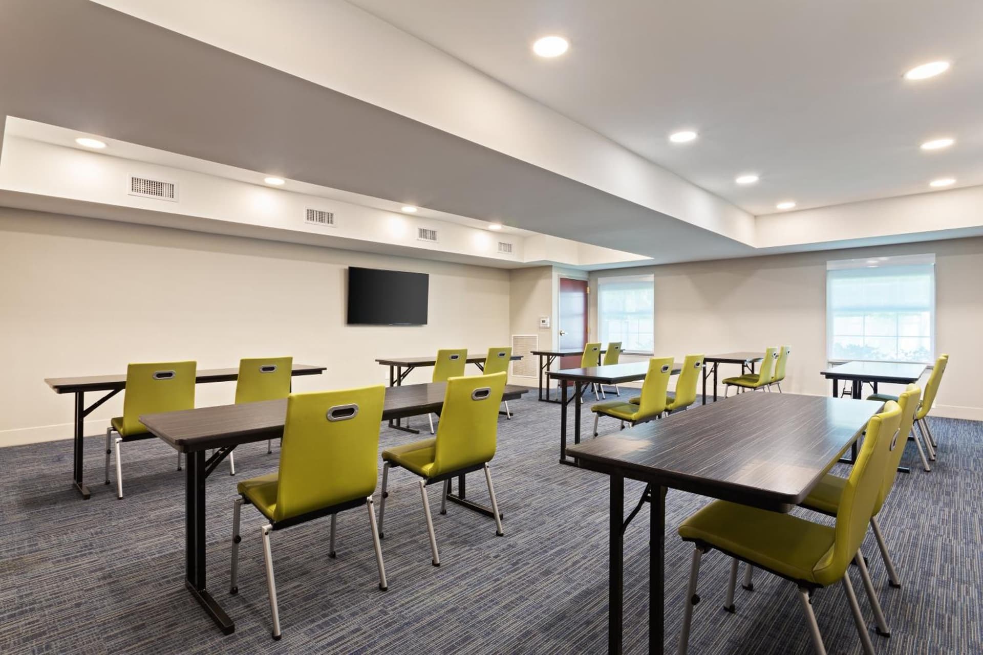 Holiday Inn Express Jacksonville East by IHG interior in Jacksonville, FL — gallery photo 2