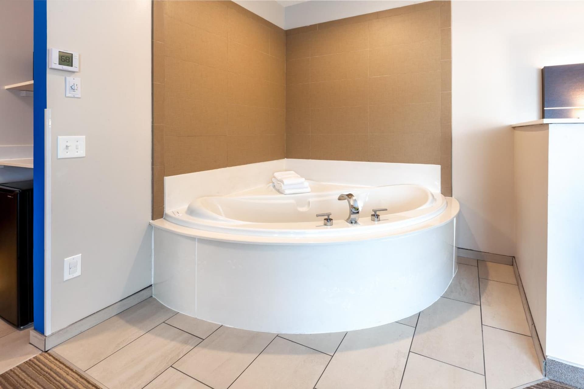 Holiday Inn Express Hotel & Suites Woodhaven by IHG gallery photo in Woodhaven, MI — image 42