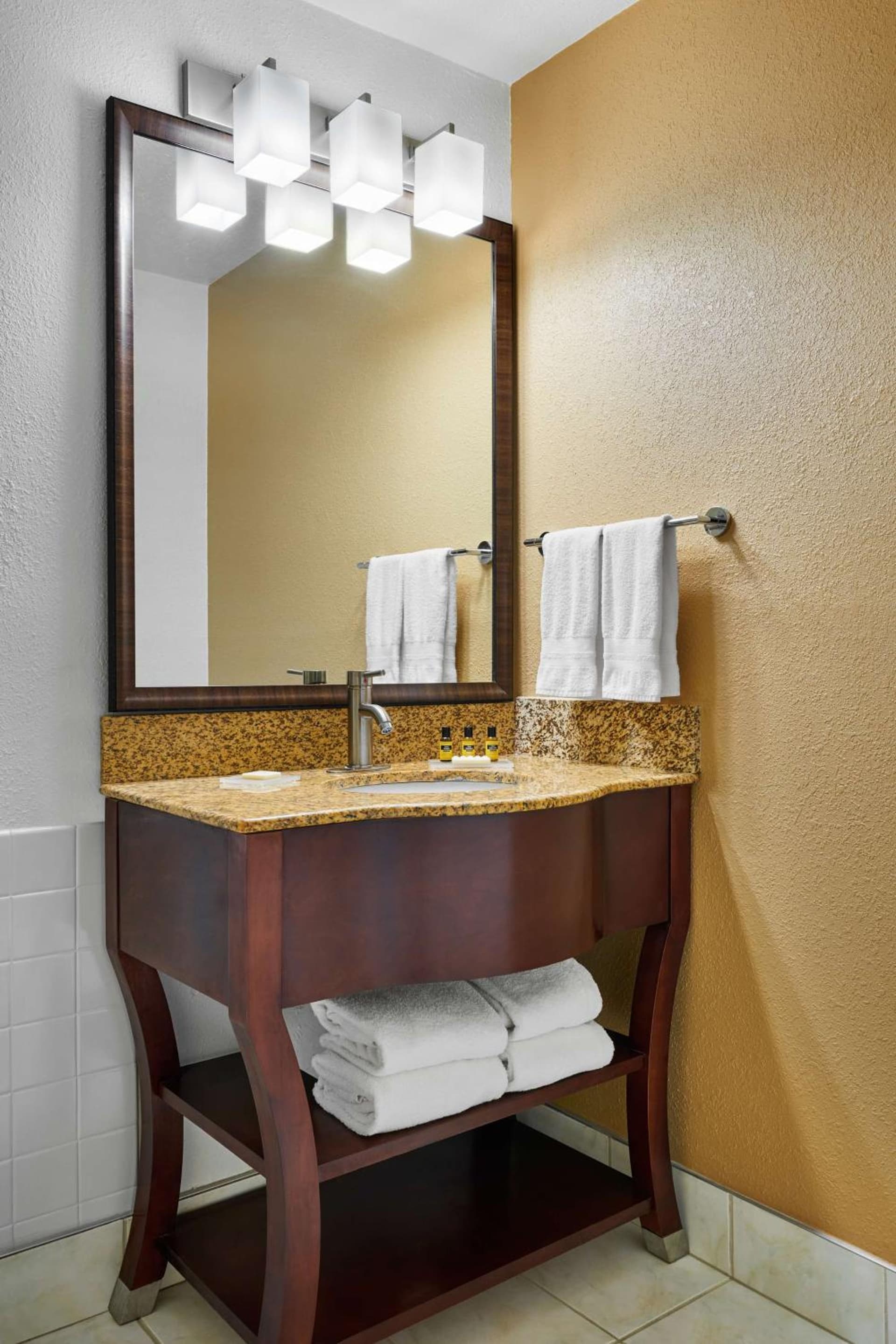 Best Western Plus Milwaukee Airport Hotel & Conference Center gallery photo in Milwaukee, WI — image 20