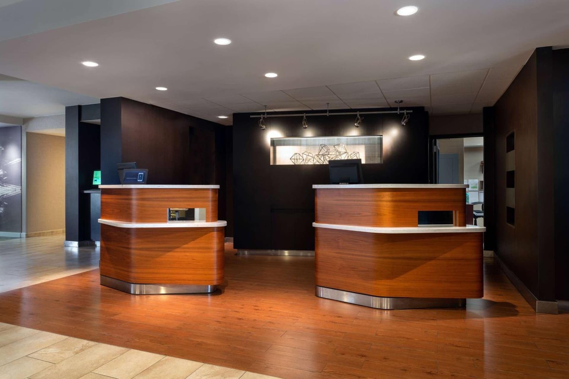 Sonesta Select Camarillo interior in Camarillo, CA — gallery photo 2