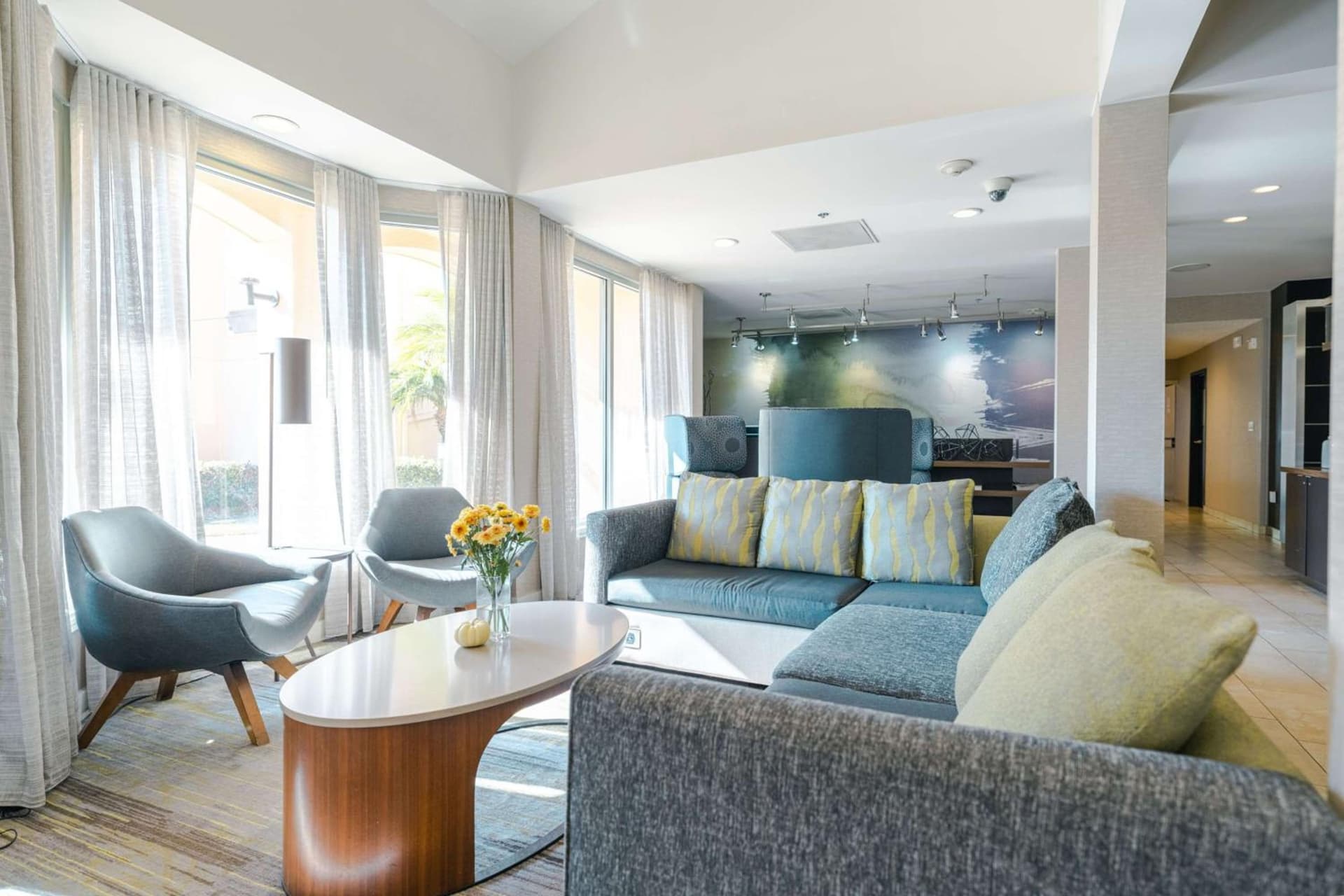 Sonesta Select Camarillo interior in Camarillo, CA — gallery photo 2