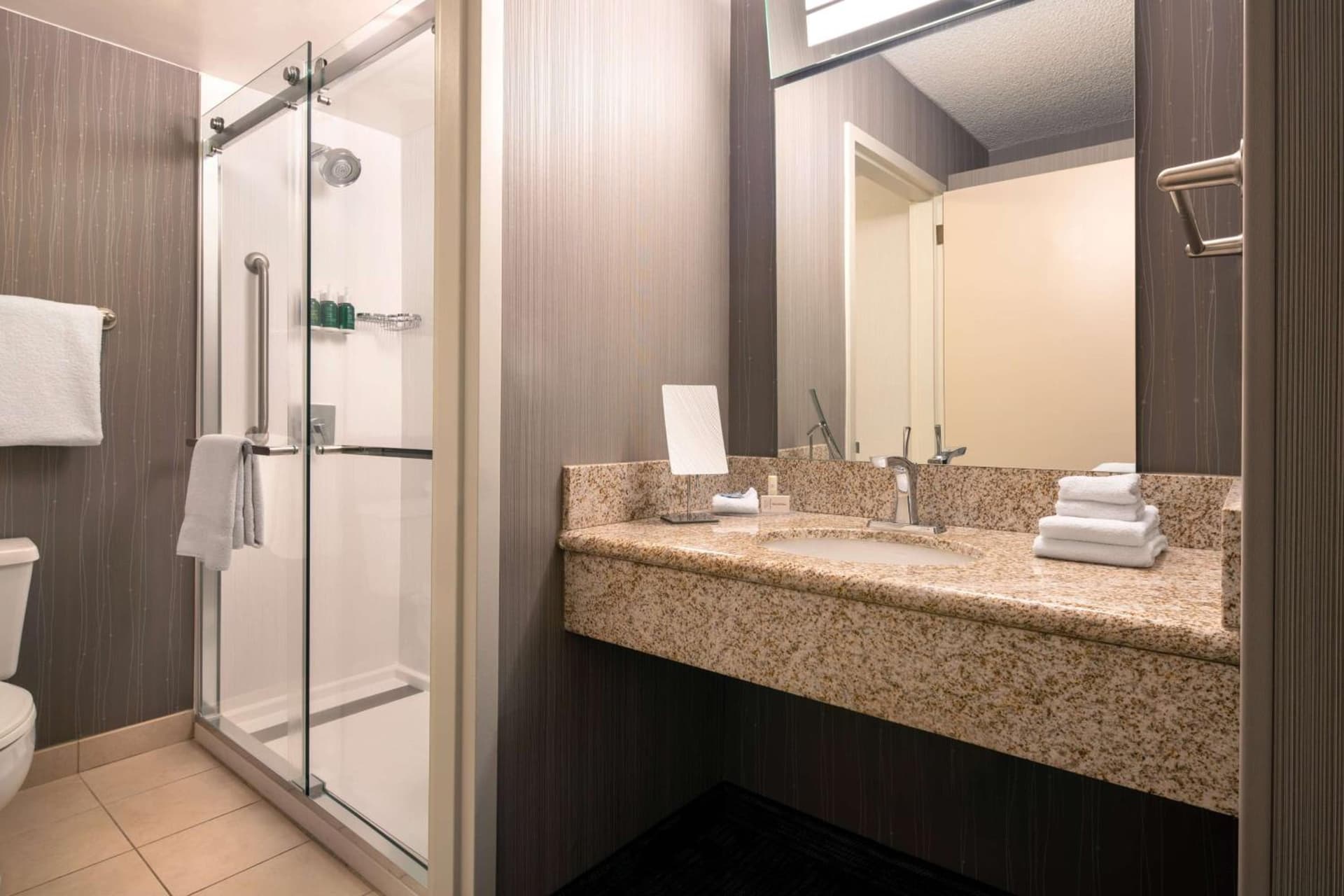 Sonesta Select Camarillo property views in Camarillo, CA — gallery photo 3