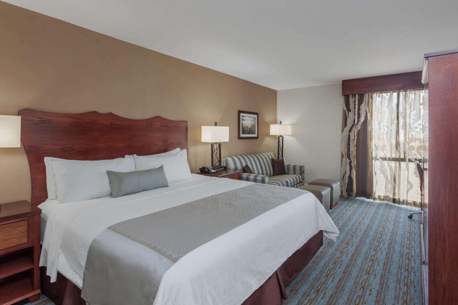 Wyndham Visalia interior in Visalia, CA — gallery photo 2