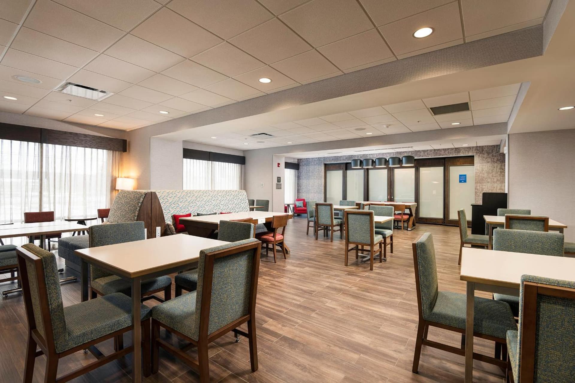 Hampton Inn Buffalo - Amherst gallery photo in Amherst, NY — image 7