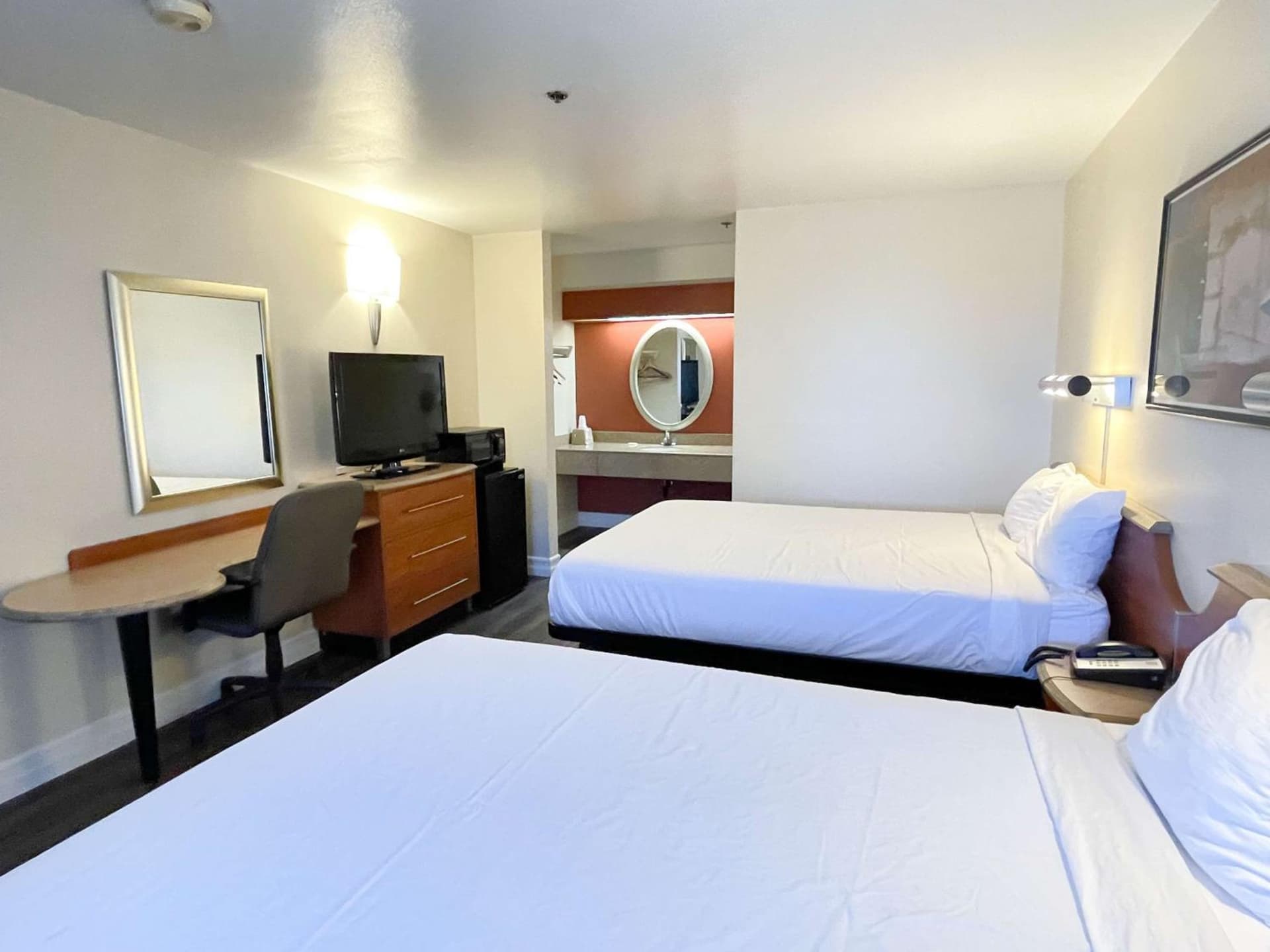 Motel 6 Barstow, CA - Mojave Desert Stop - I-15 interior in Barstow, CA — gallery photo 2