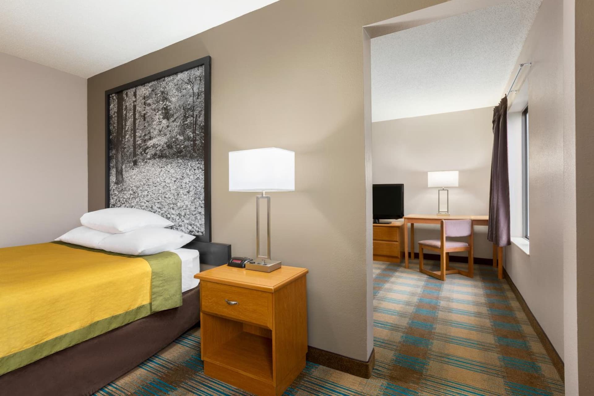 Super 8 by Wyndham Hannibal interior in Hannibal, MO — gallery photo 2