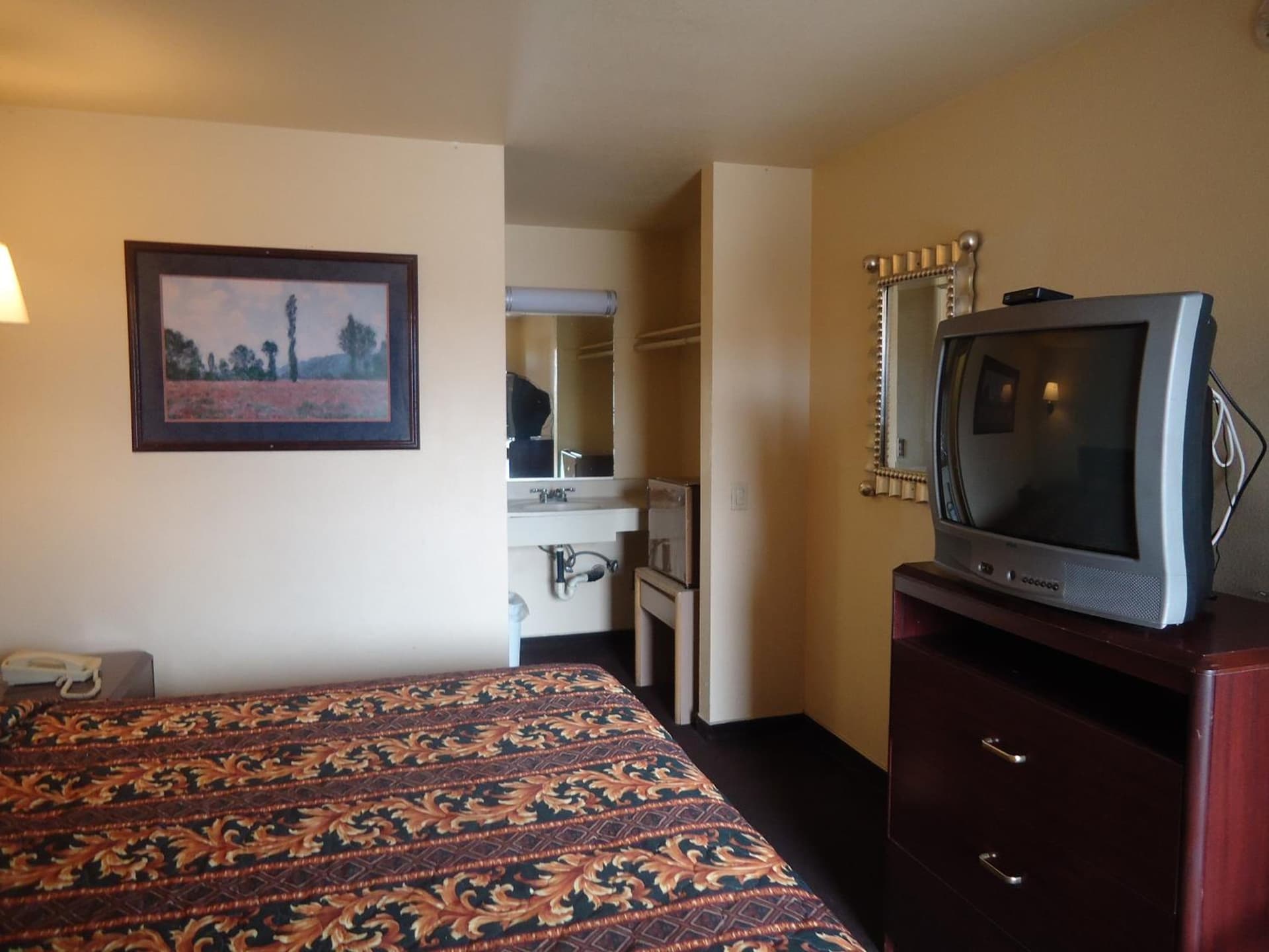 Economy Inn Victorville gallery photo in Victorville, CA — image 9