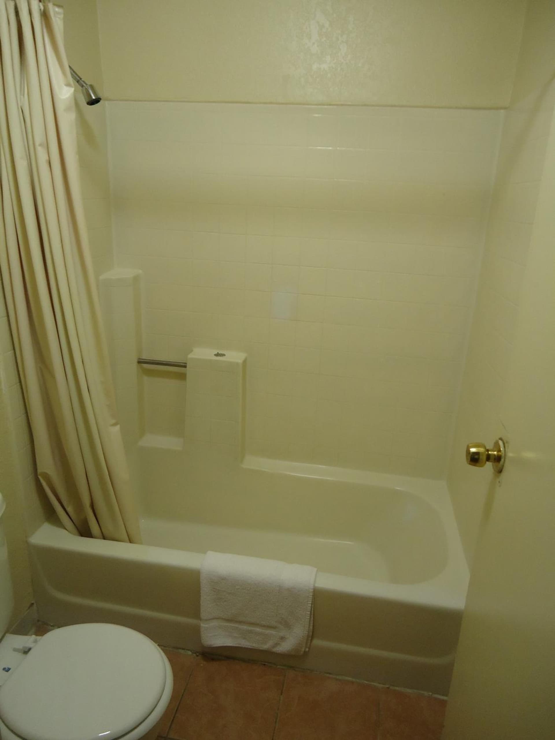 Economy Inn Victorville interior in Victorville, CA — gallery photo 2