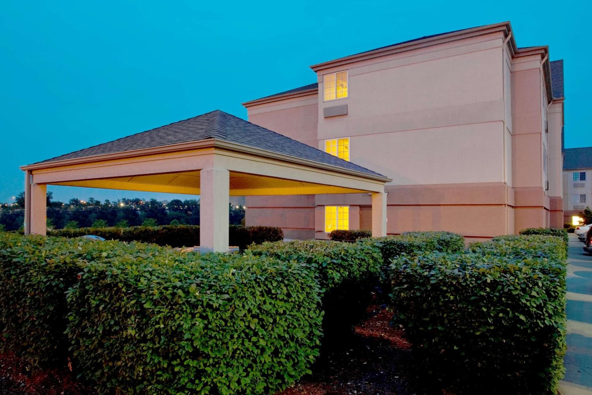 Sonesta Simply Suites Pittsburgh Airport property views in Imperial, PA — gallery photo 3