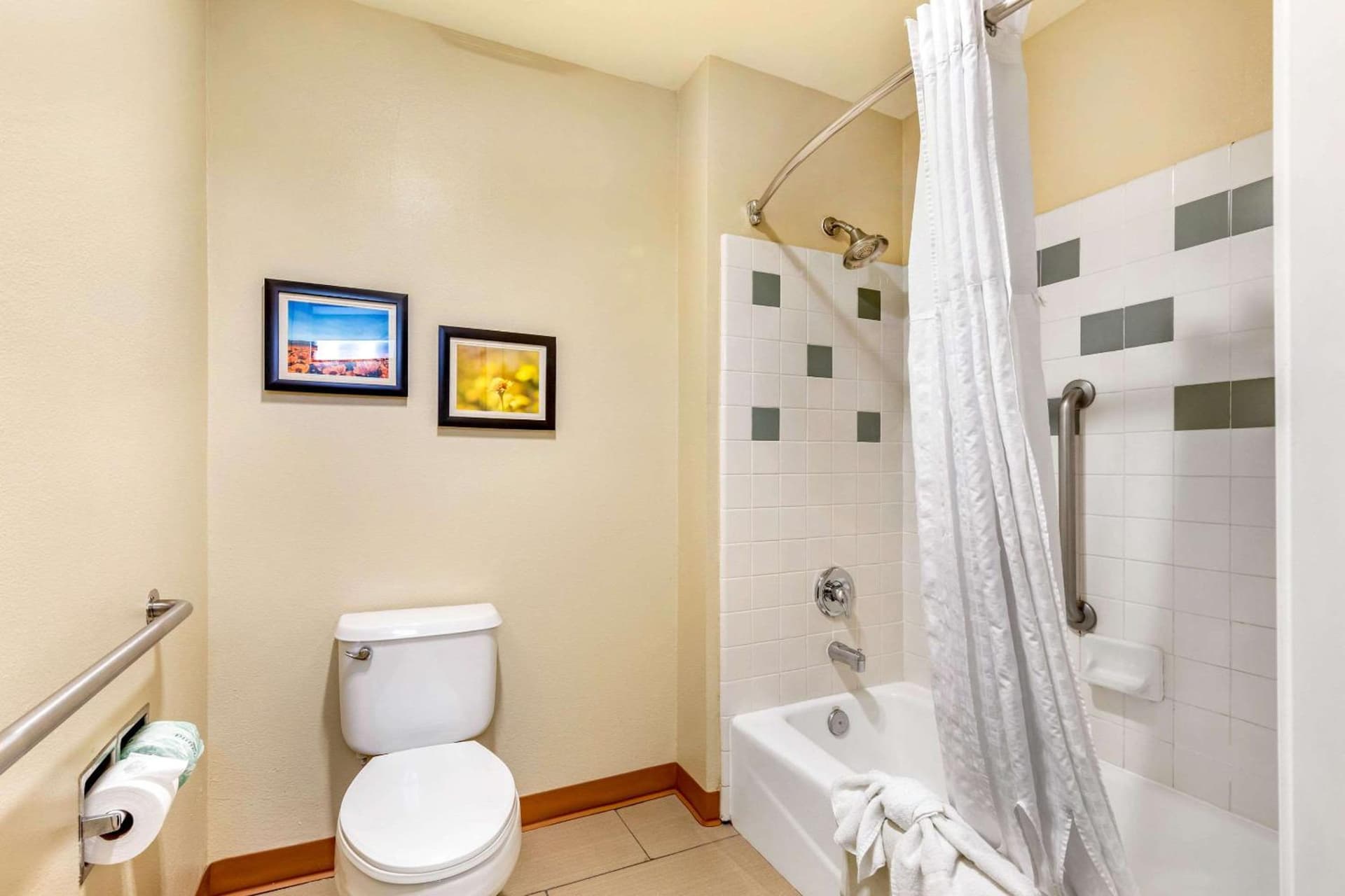 Comfort Inn & Suites Lancaster Antelope Valley gallery photo in Lancaster, CA — image 11