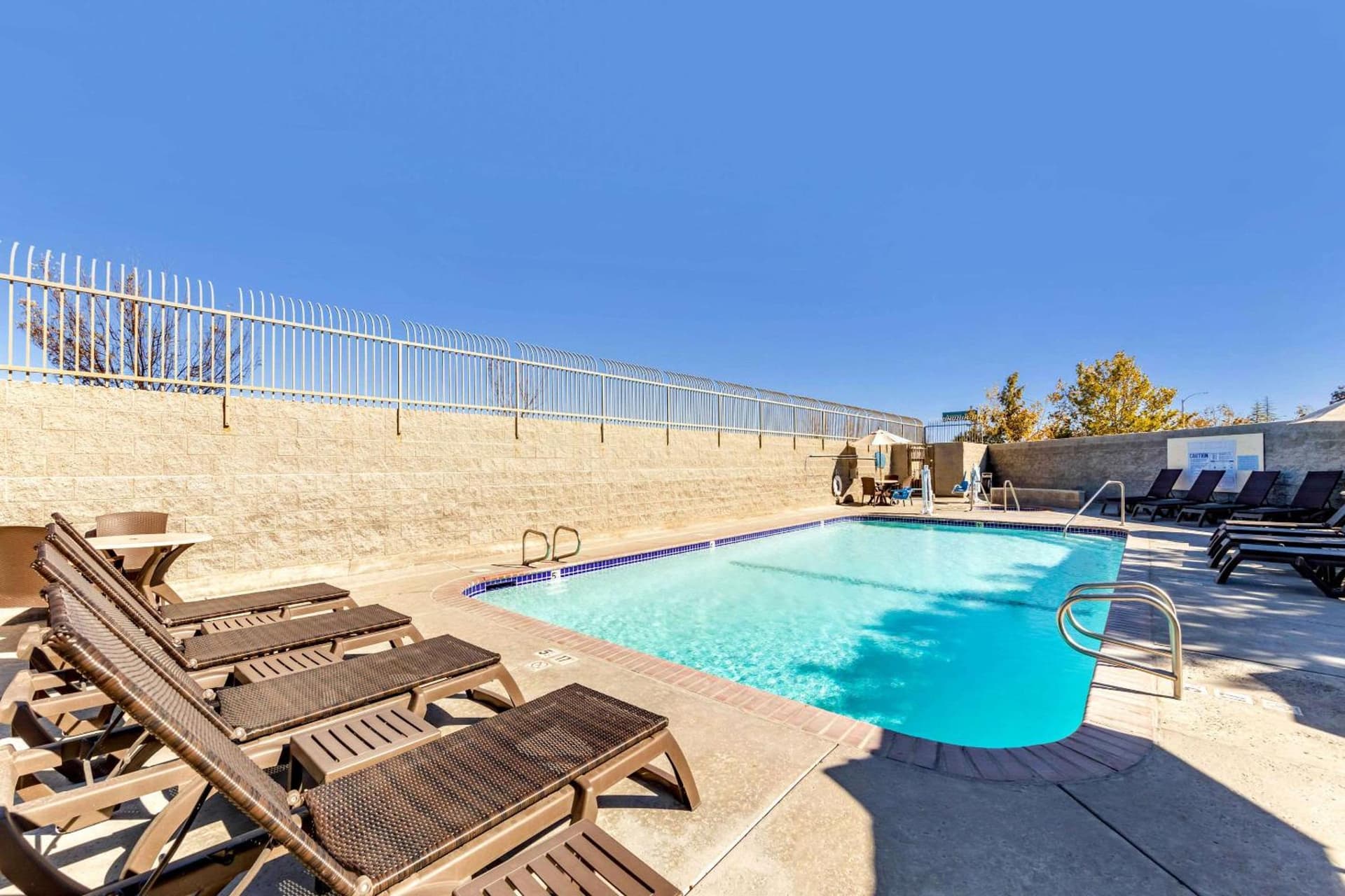 Comfort Inn & Suites Lancaster Antelope Valley gallery photo in Lancaster, CA — image 8