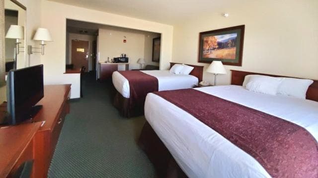 Grand River Hotel property views in Parachute, CO — gallery photo 3