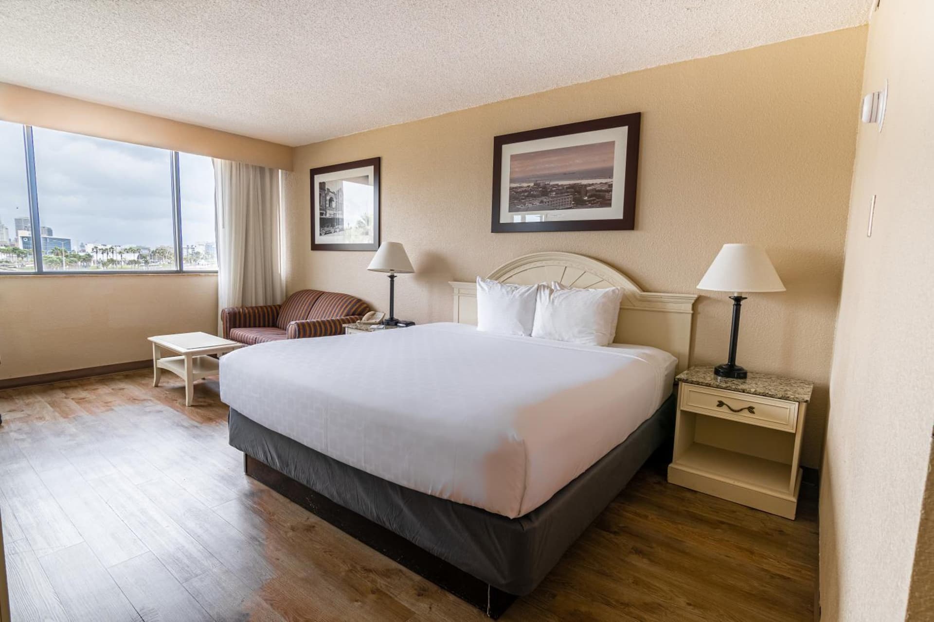 Emerald Beach Hotel Corpus Christi gallery photo in Corpus Christi, TX — image 15