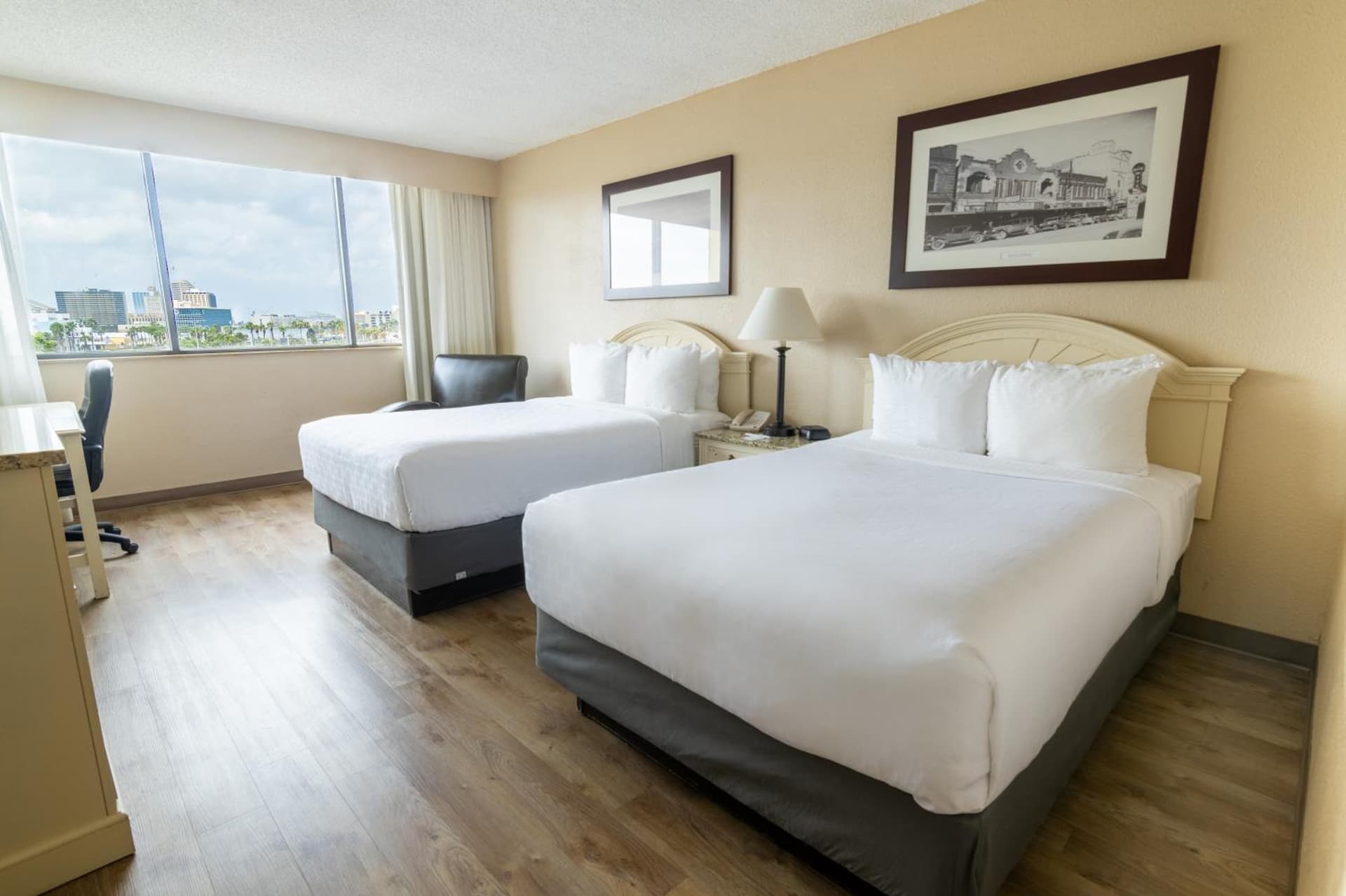 Emerald Beach Hotel Corpus Christi gallery photo in Corpus Christi, TX — image 5