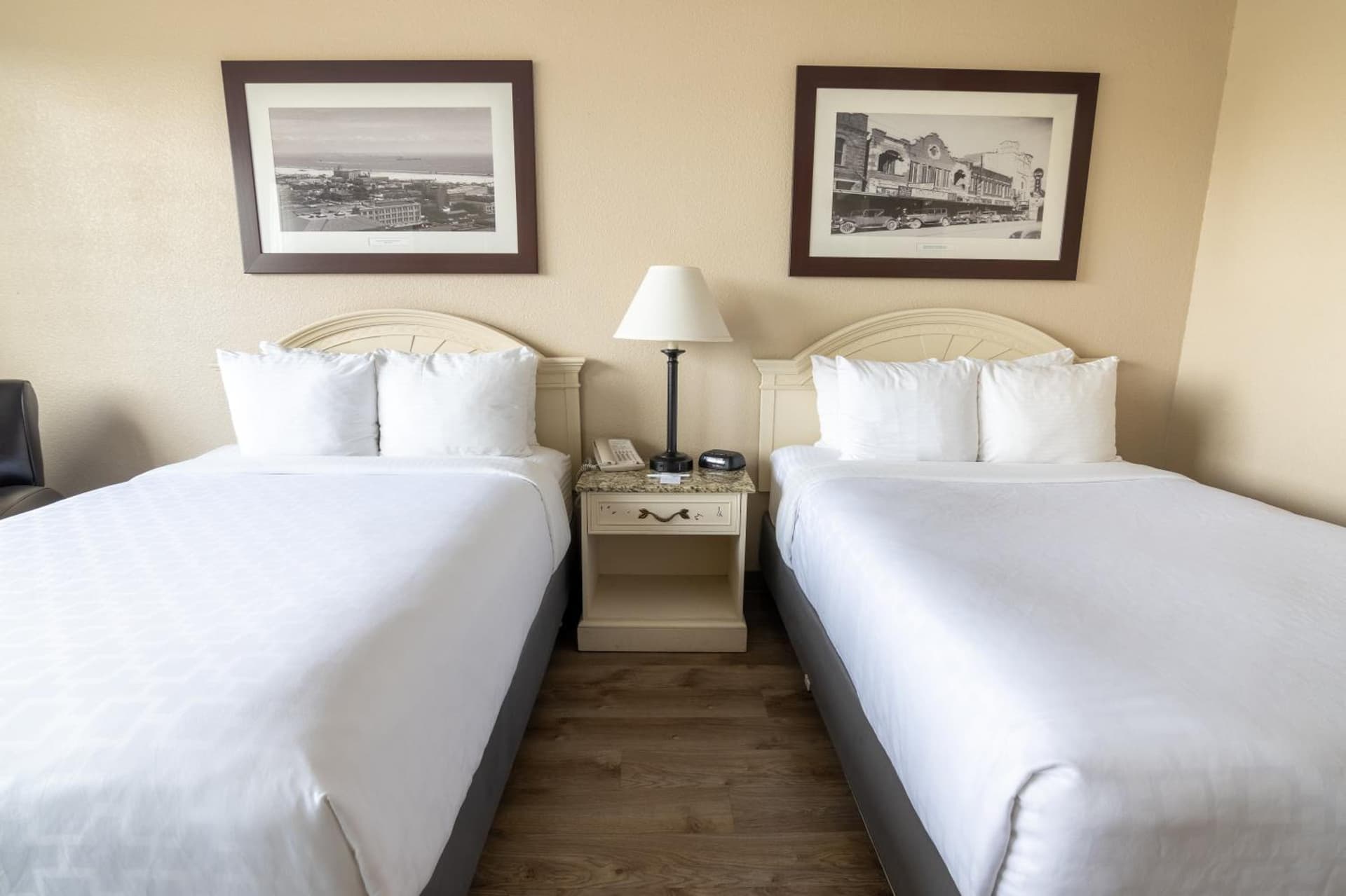 Emerald Beach Hotel Corpus Christi gallery photo in Corpus Christi, TX — image 4