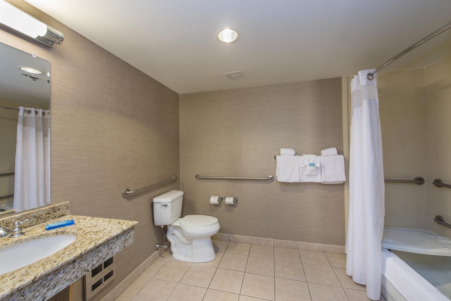 Holiday Inn Express Hotel & Suites Auburn by IHG gallery photo in Auburn — image 47