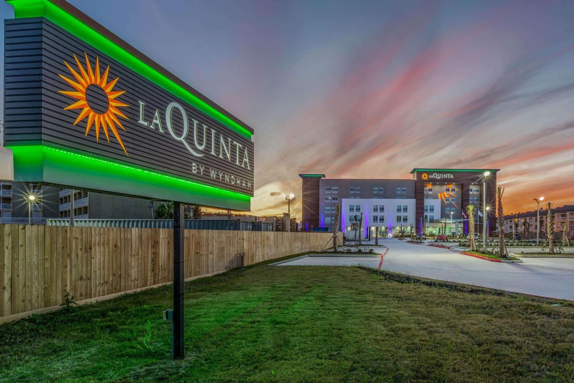 La Quinta Inn & Suites by Wyndham Galveston West Seawall gallery photo in Galveston, TX — image 19