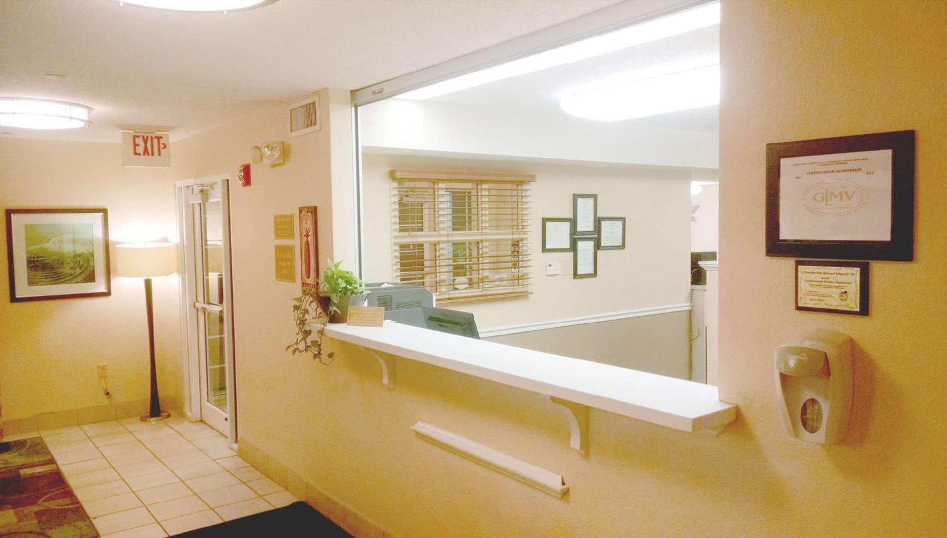 Sonesta Simply Suites Chicago Libertyville interior in Libertyville, IL — gallery photo 2